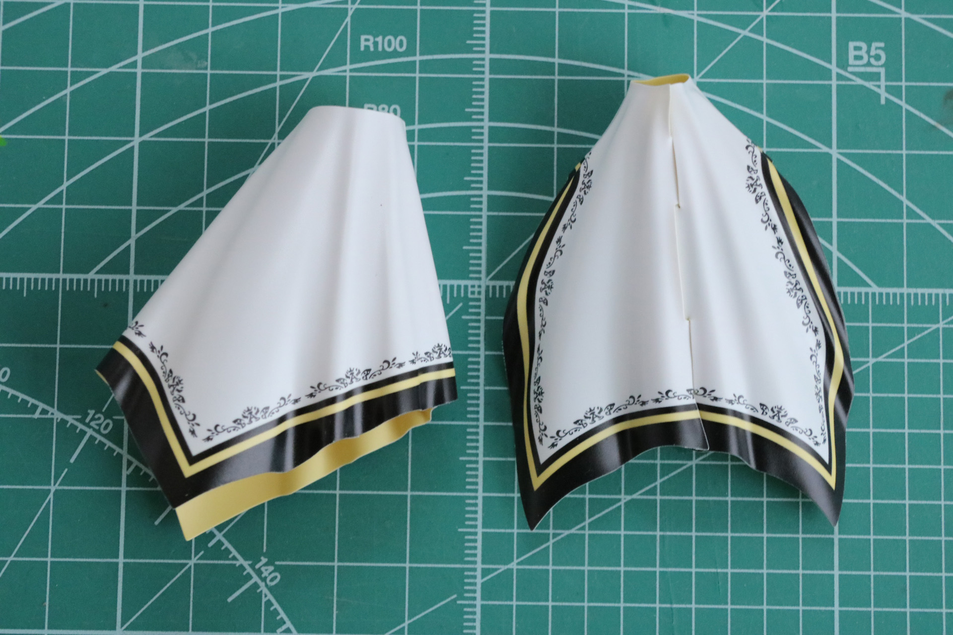 スカートのシートは内側に差し込んで円形に形成