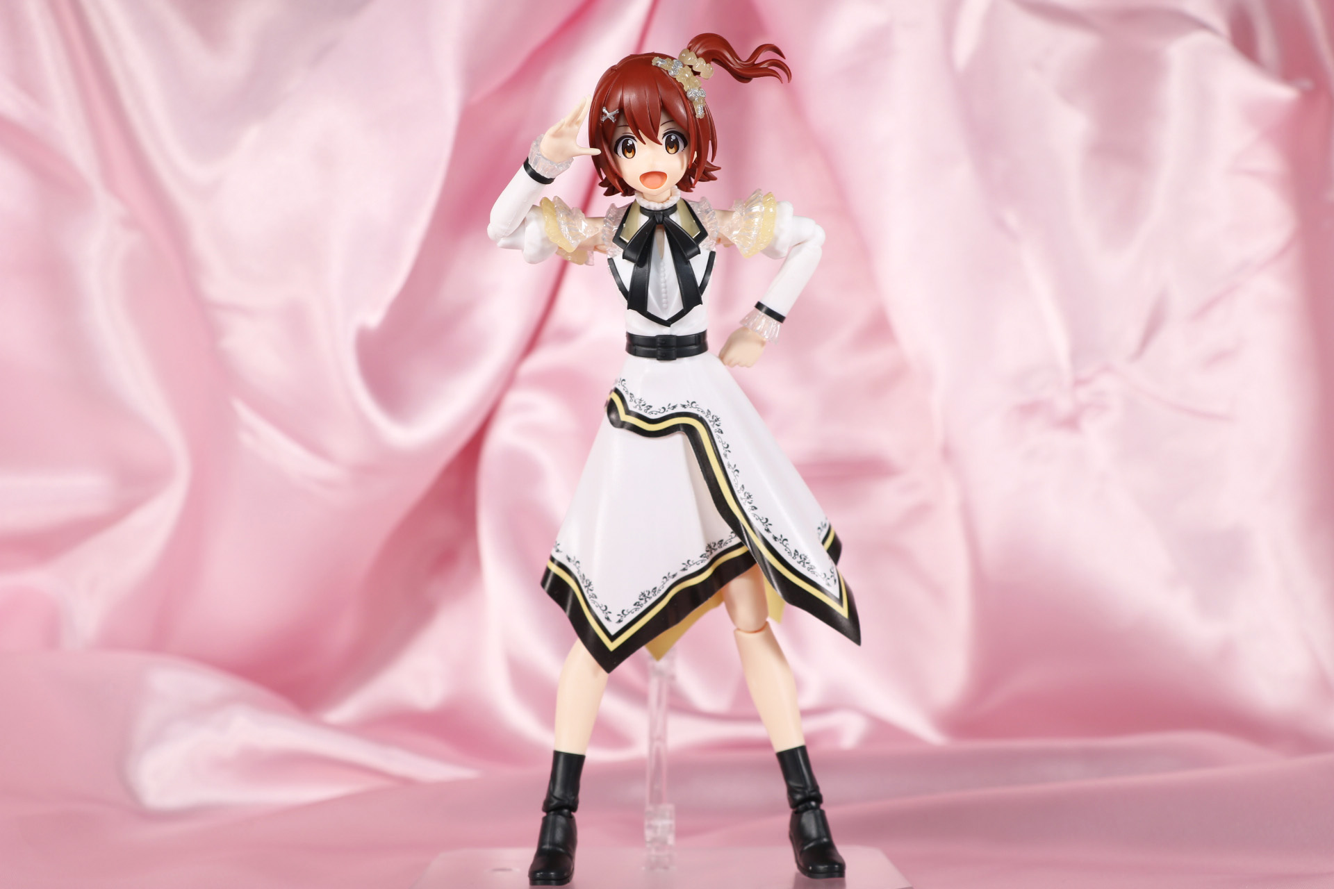 別売りの「アクションベース6」を使用することでよりアグレッシブなポーズが可能