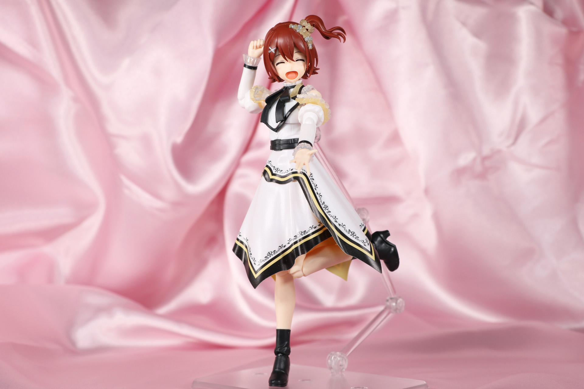 別売りの「アクションベース6」を使用することでよりアグレッシブなポーズが可能