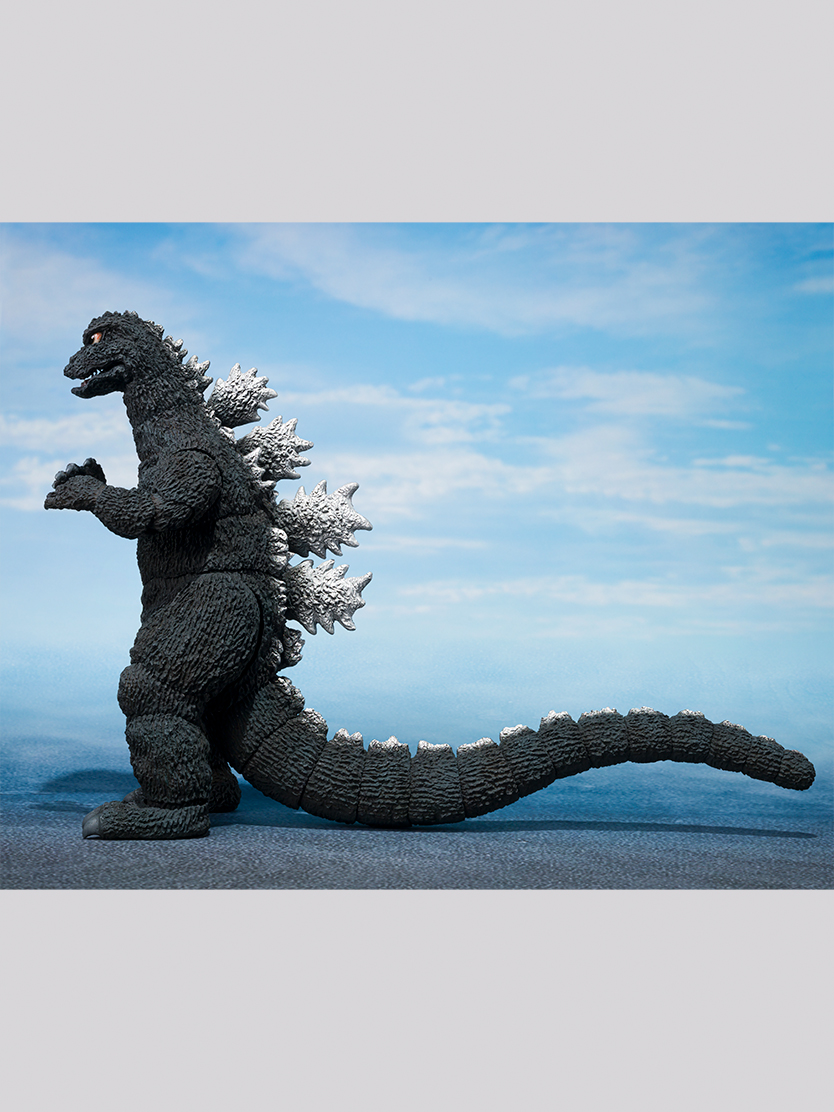ゴジラ造形の第一人者、酒井ゆうじ氏による原型・彩色・造形プロデュースにて立体化。数多の資料を基に、劇中のゴジラスーツの印象を再現。
