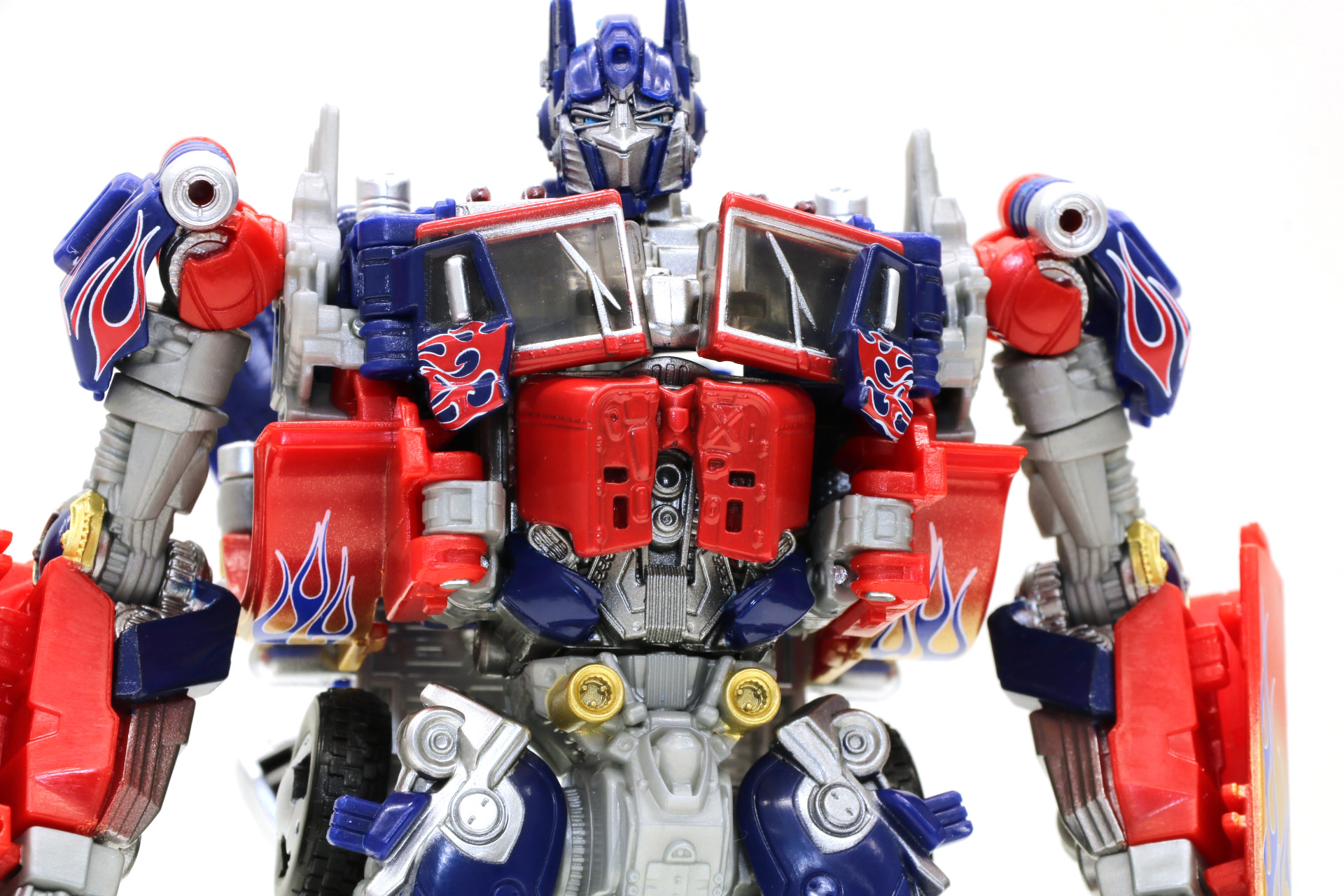 元ディセプティコンであり、プライムの末裔であるオプティマスに未来を託したジェットファイヤー