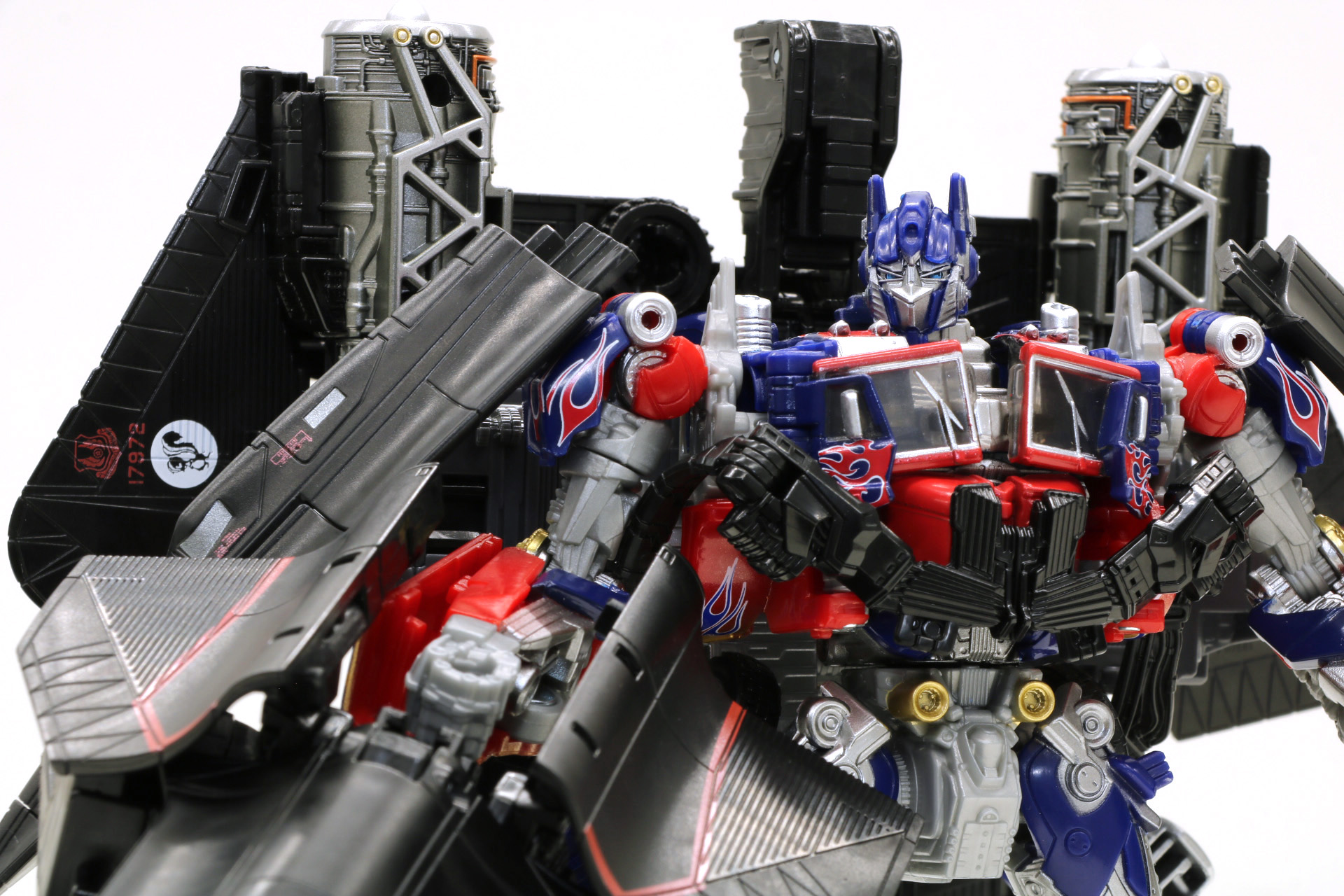 「スタジオシリーズ」（左）と「Dramatic Capture Series」（右）と比較