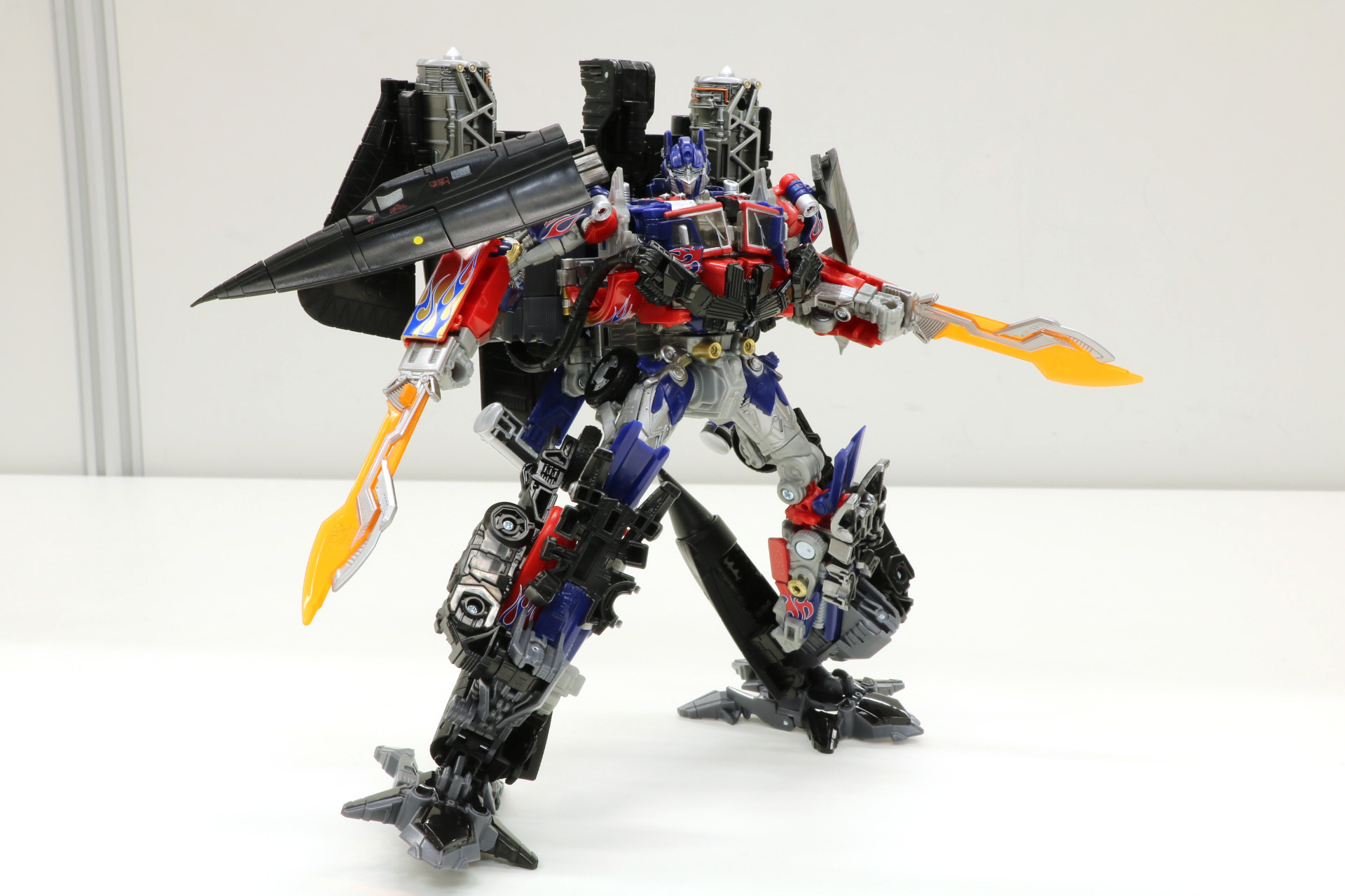 ジェットパワーオプティマスプライム形態にも装着ができ、アクション表現が広がる