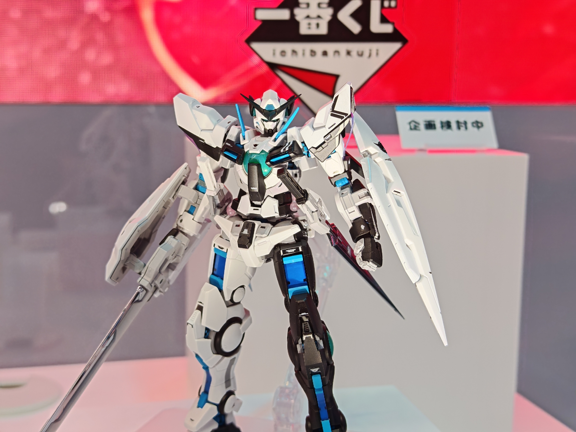 ガンダムエクシア【白上フブキVer.】塗装作例