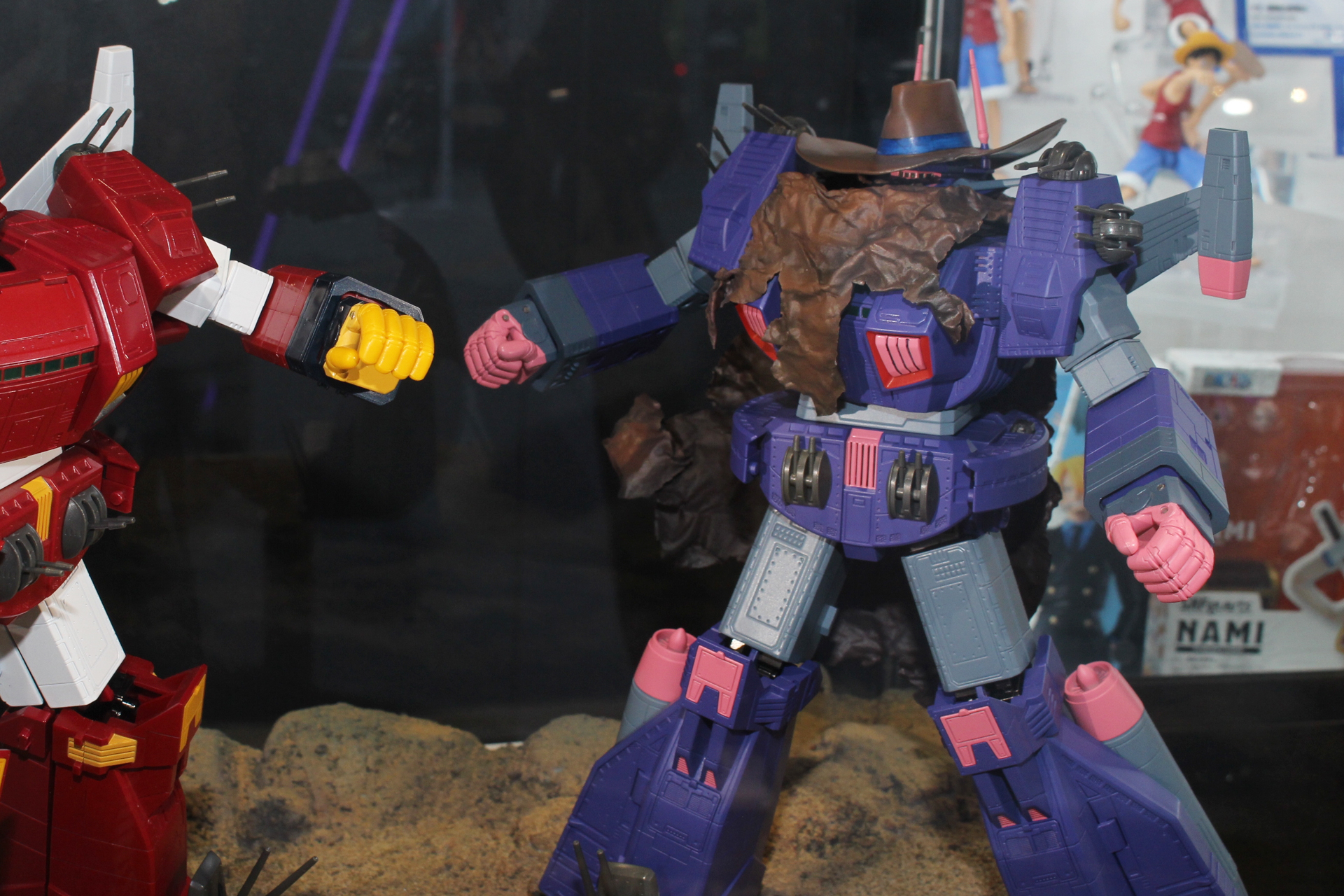 各所のディテールなどを見る限りは、「超合金魂 アイアンギアー」の色違い仕様のようだ