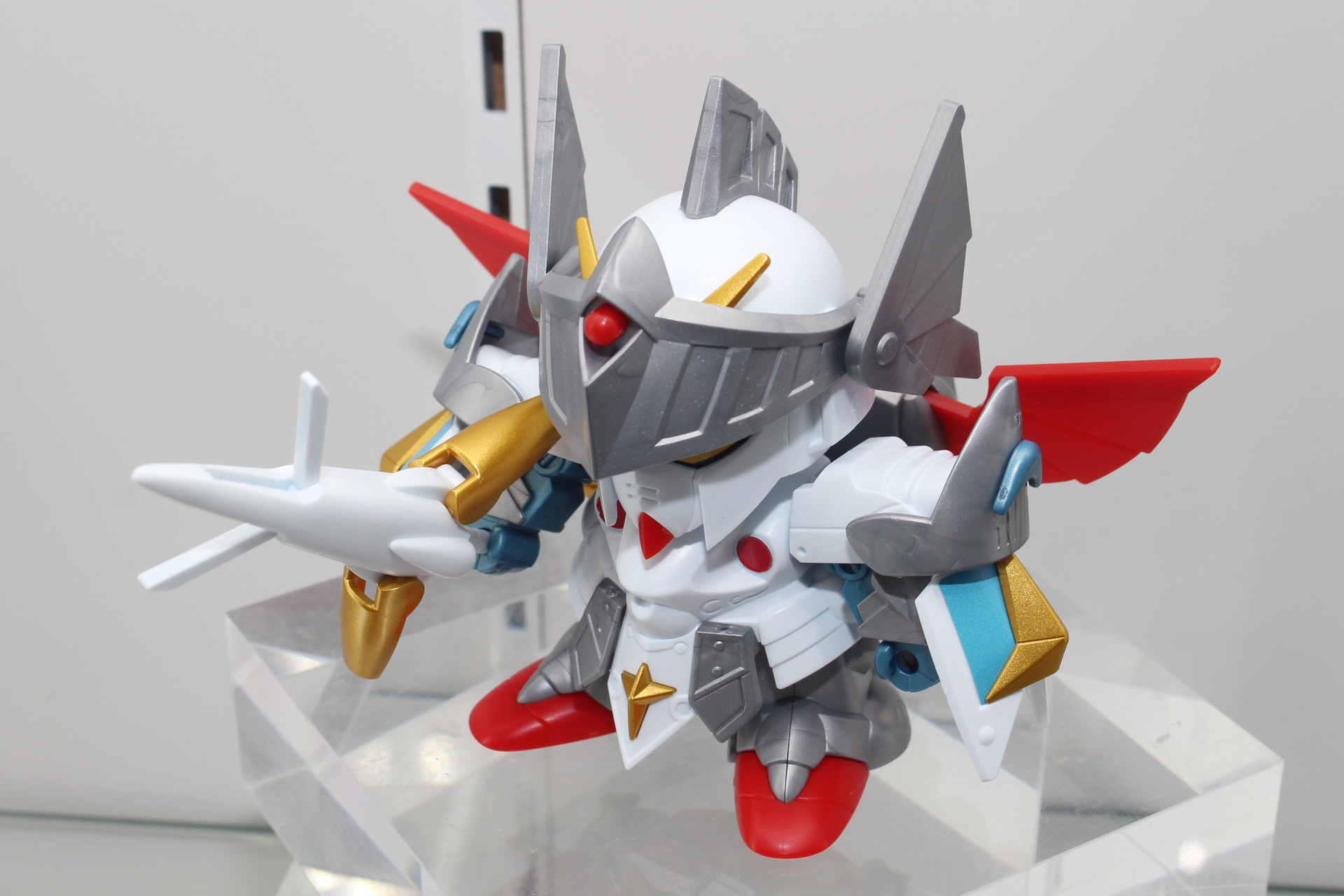 シルバーのパーツが成形色が変更になったもの。元はガンメタルの成形だった