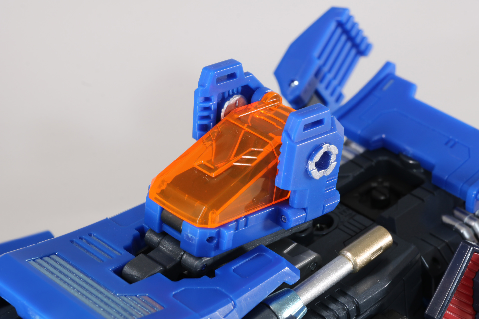 ボレットコアにもダイアクロン隊員を乗せることができる