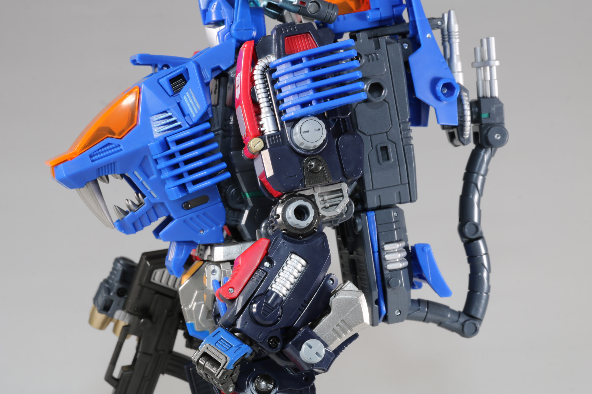 腰回りのデザインもG1シリーズを彷彿とさせるものとなっている