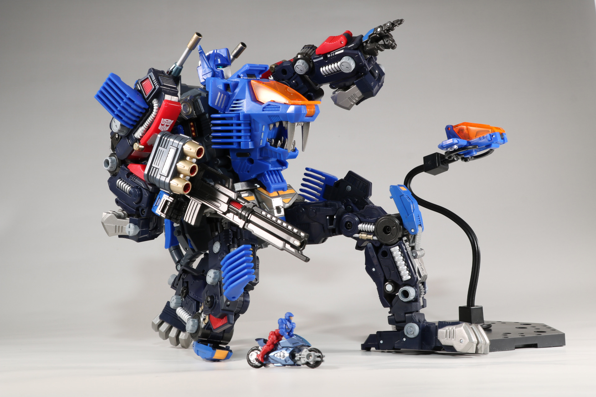 ボレットコアやロードヴァイパーに乗るダイアクロン隊員を指揮<br />※スタンドは別売りです。