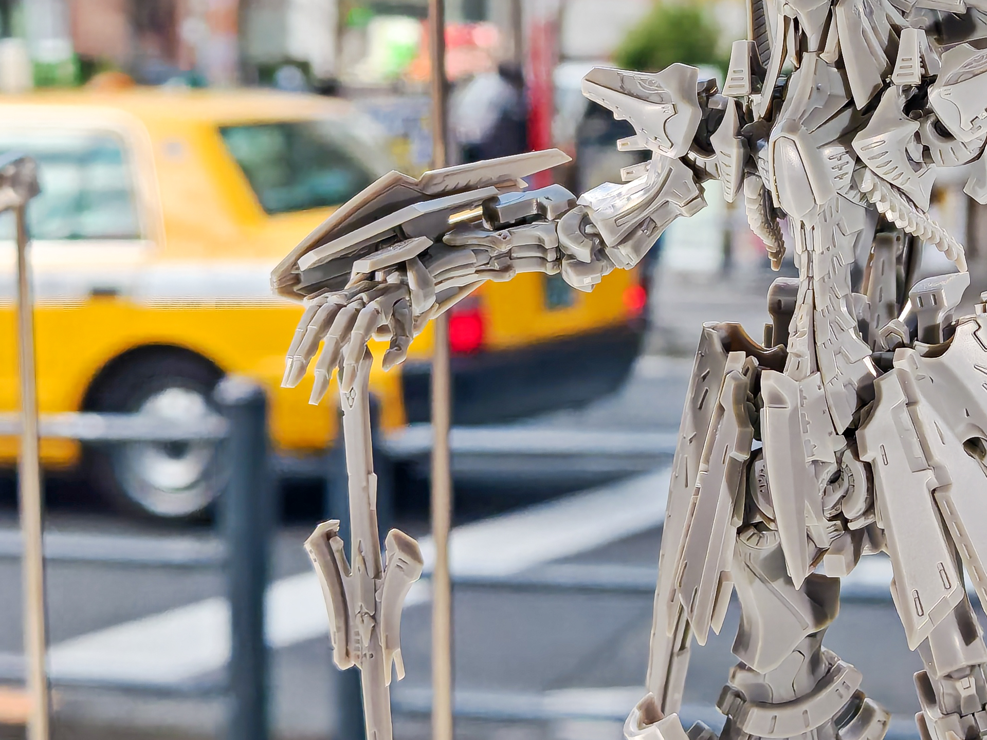 手や腕部も特徴的で、モールドや構造の作り込みも素晴らしい