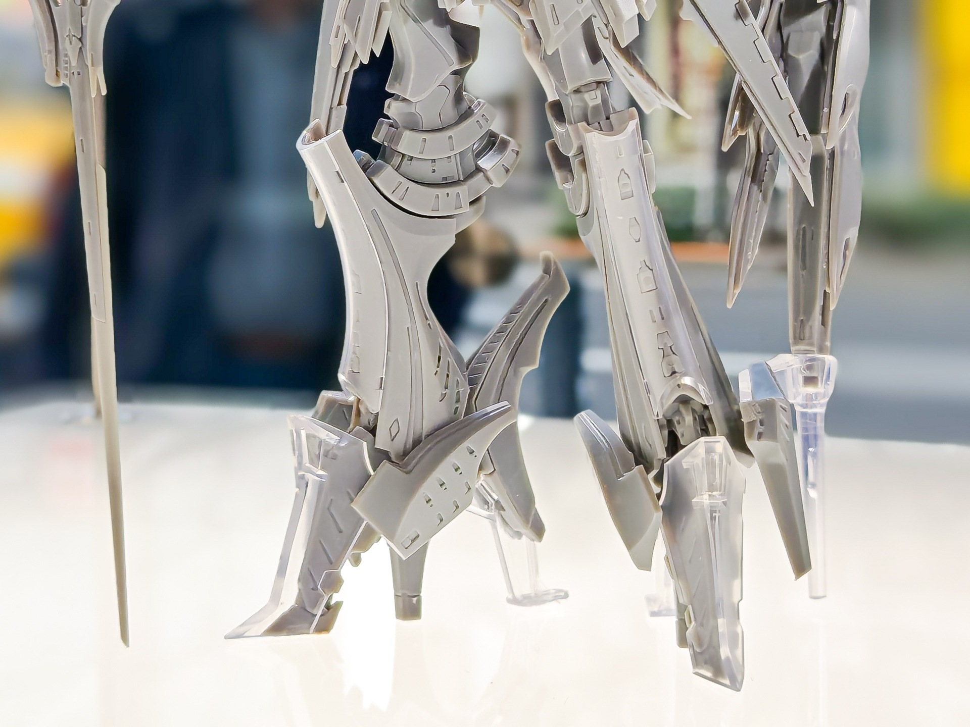 ヒールを履いているような脚部