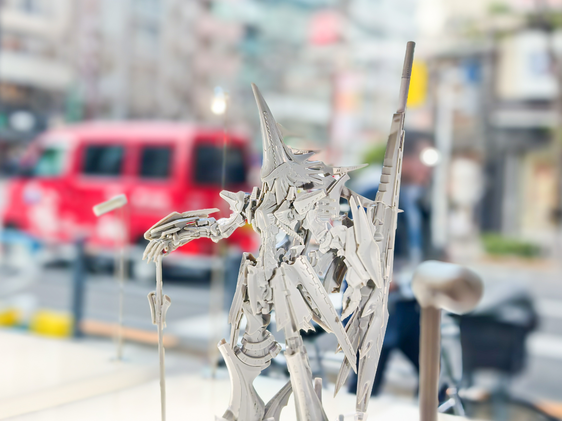 展示では「バスターランチャー」を背面に装備している