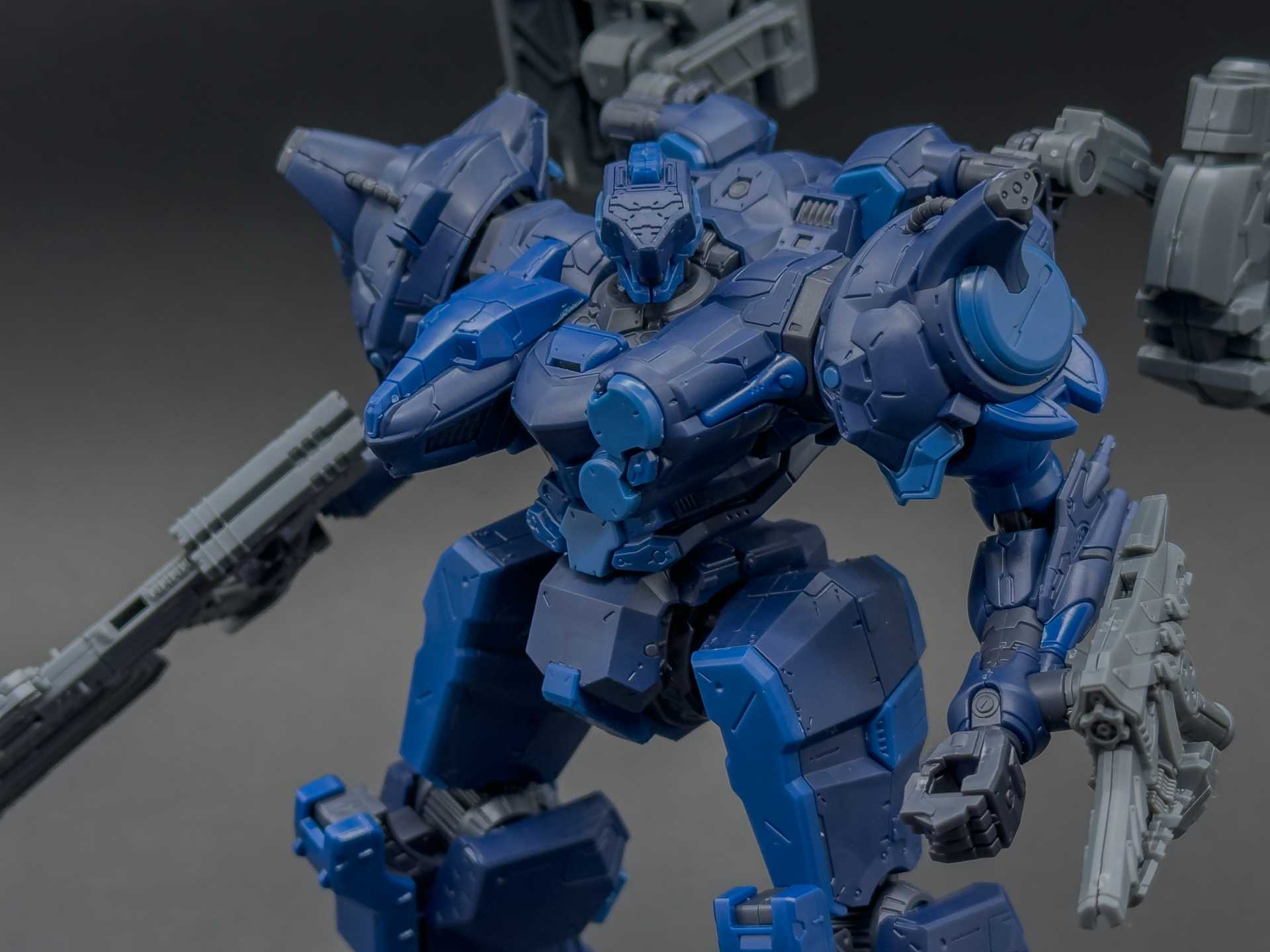 本機のコア、腕部パーツは新規造形です。