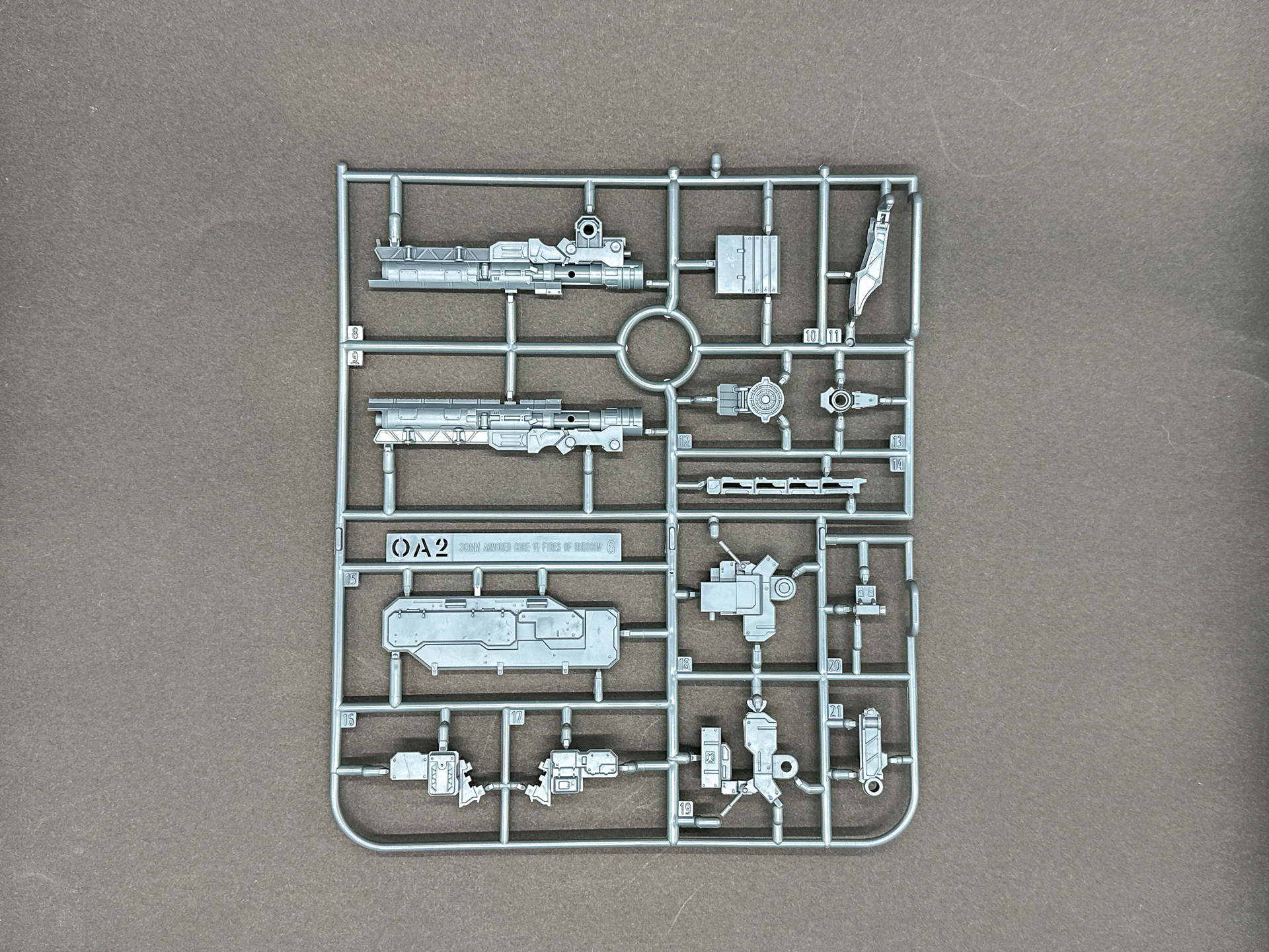 OA2ランナーは既存キットのランナーで右肩部武装を構成します。