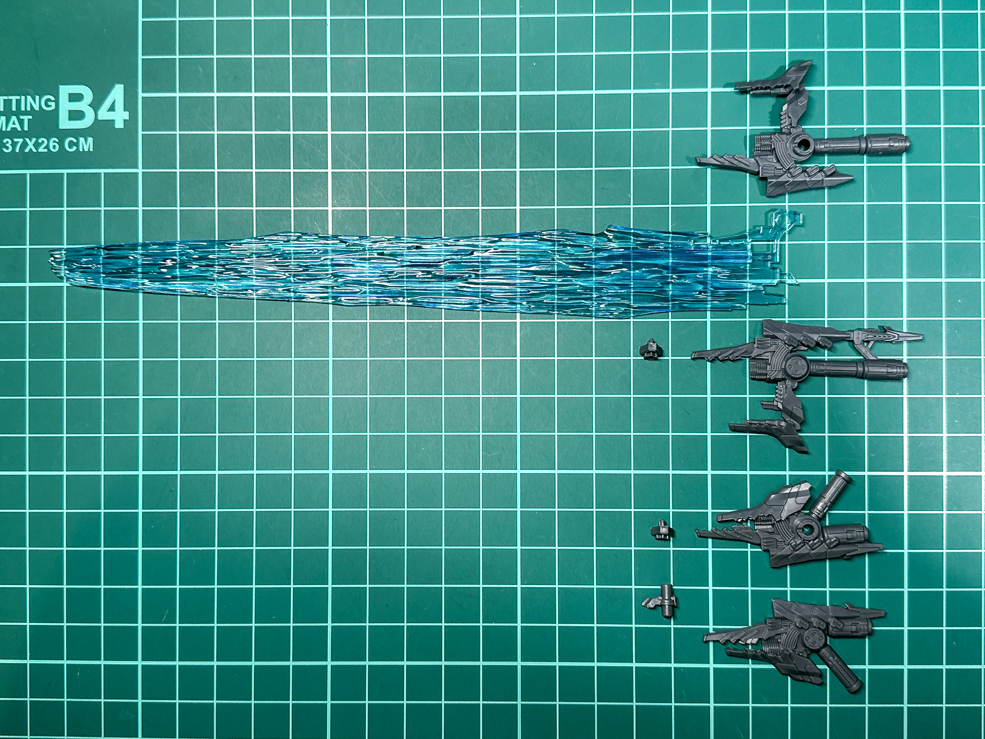 レーザーブレードの刀身はクリアスカイブルーで成形されています。