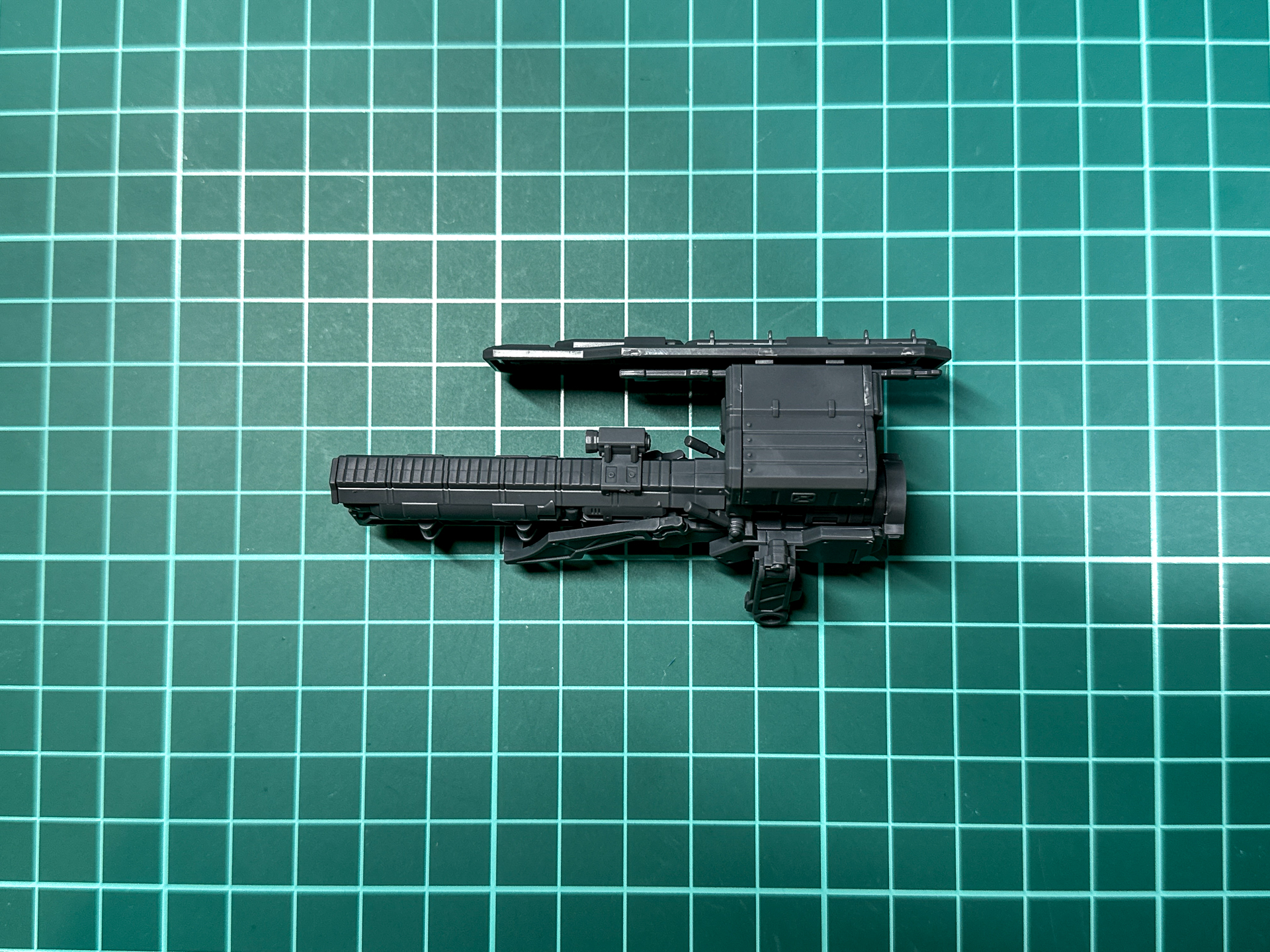 側面の形状はミルクトゥースのものと左右対称形状です。