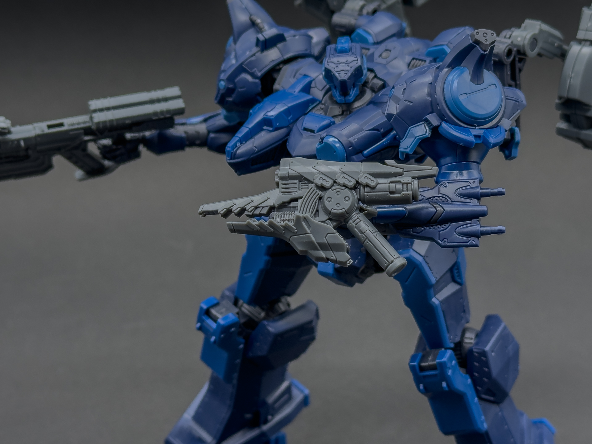 収納状態でのレーザーブレードはコンパクトに収まります。