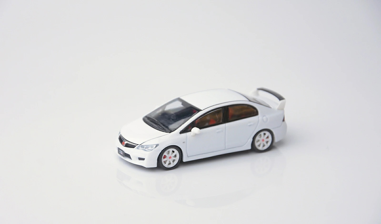 「Model1 1/64 ホンダ シビック タイプR（FD2） チャンピオンホワイト」