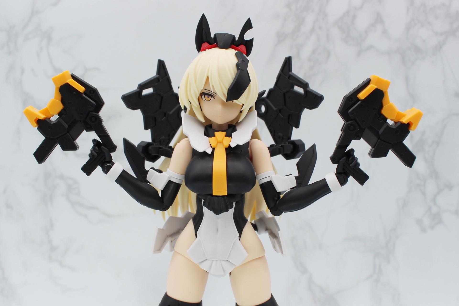 「30MS SIS-Hc106k ベルベリア＝ベリィス(フェローチェフォーム)」。3月14日発売。価格は3,850円。本稿の作例では別売りの「アクションベース6［クリアカラー］」を使用している