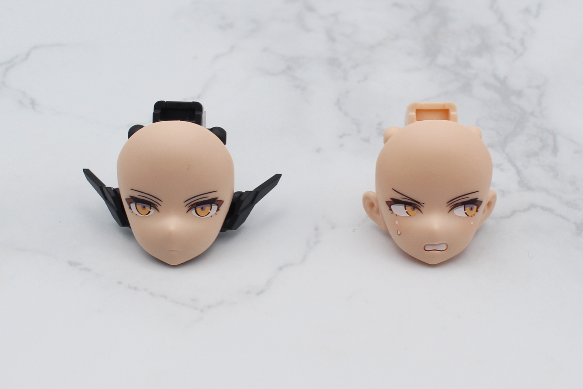 耳のパーツを選択。作例では左のヘッドギアタイプを使用している