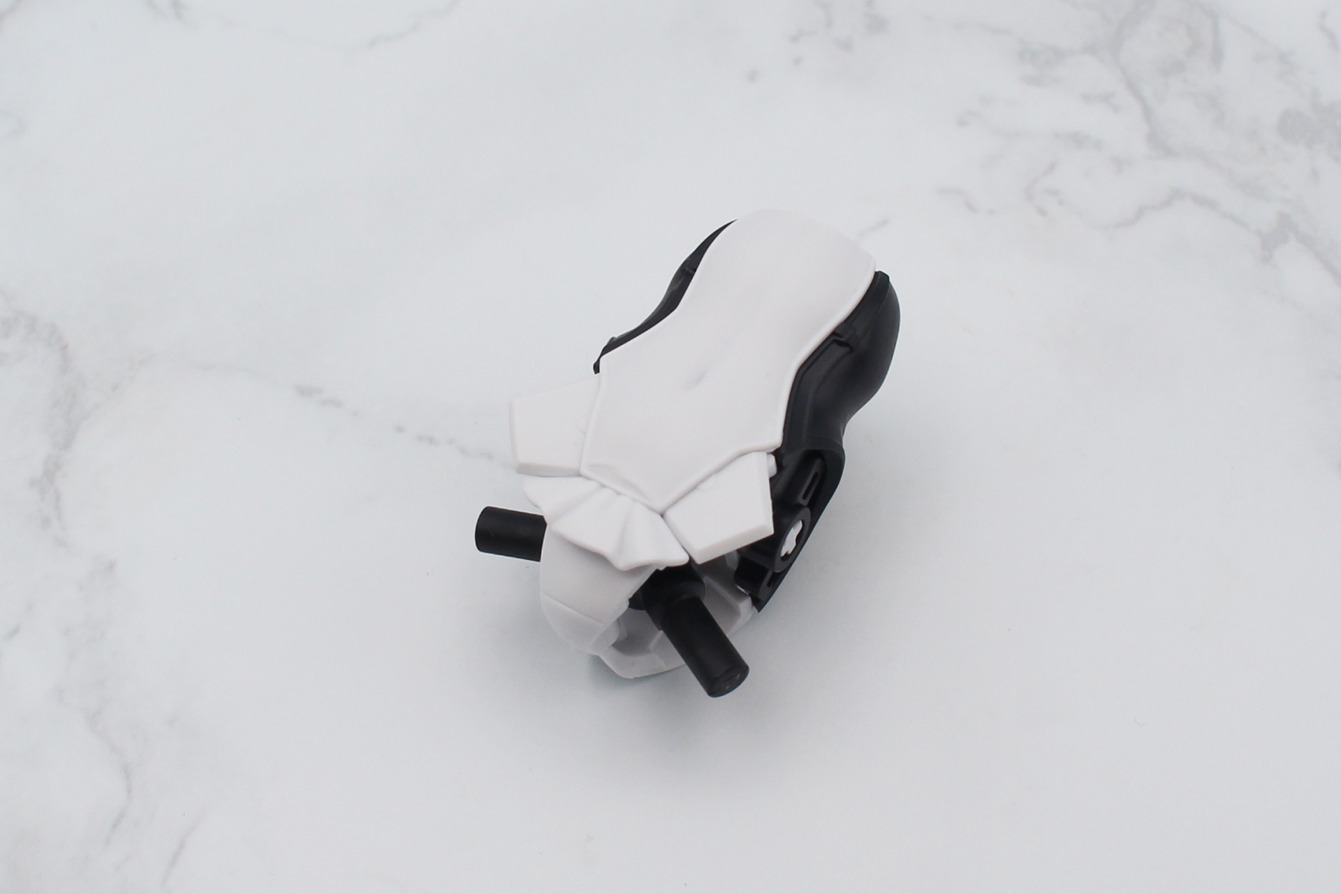 腹部と脇腹のパーツを取り付ける