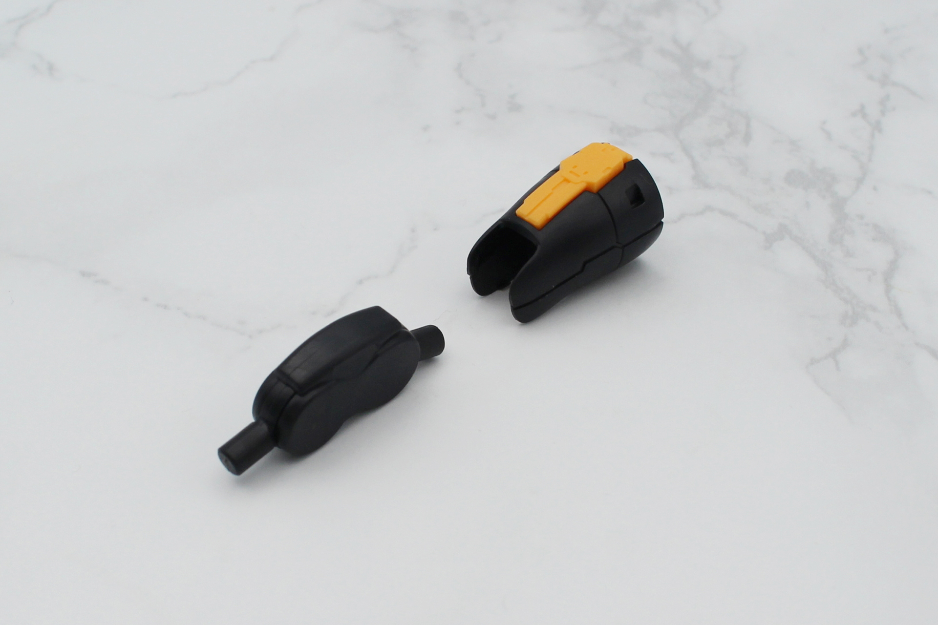 腿と膝関節を組み立てる