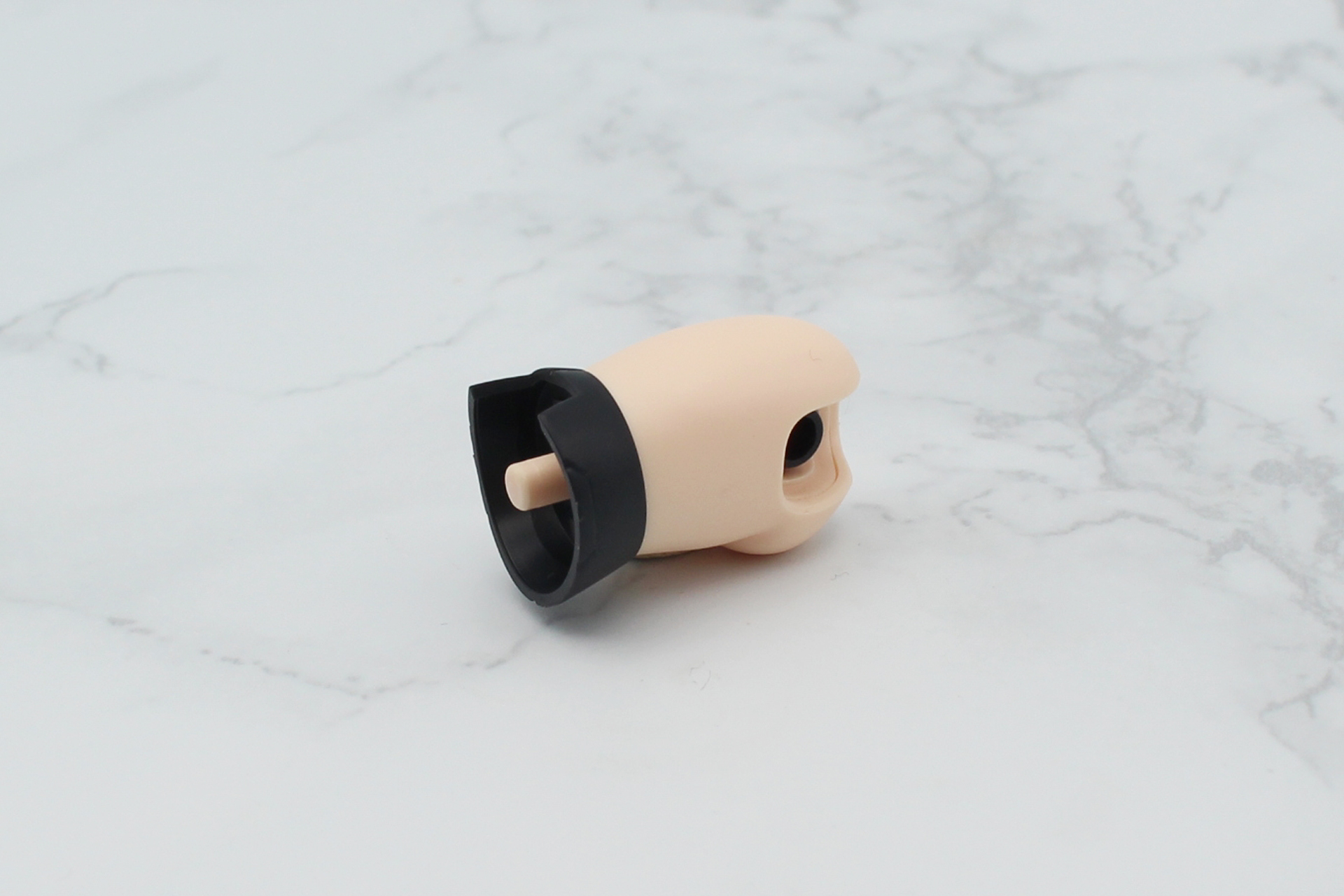 腿の関節を組み立てる