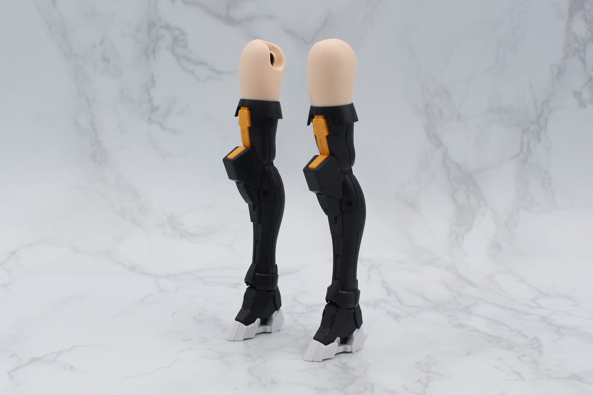 左脚も同様に組み立てる