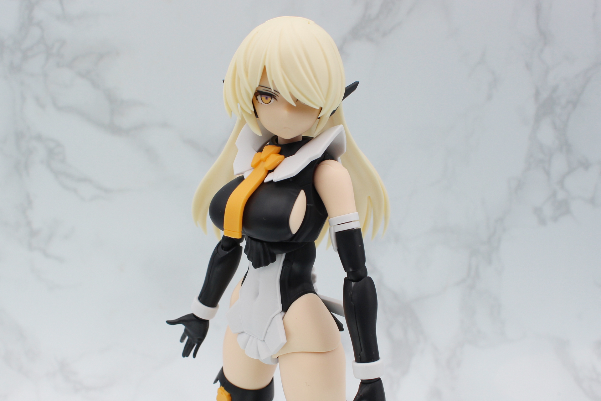 横から少し見えているバストはかなり大きめ