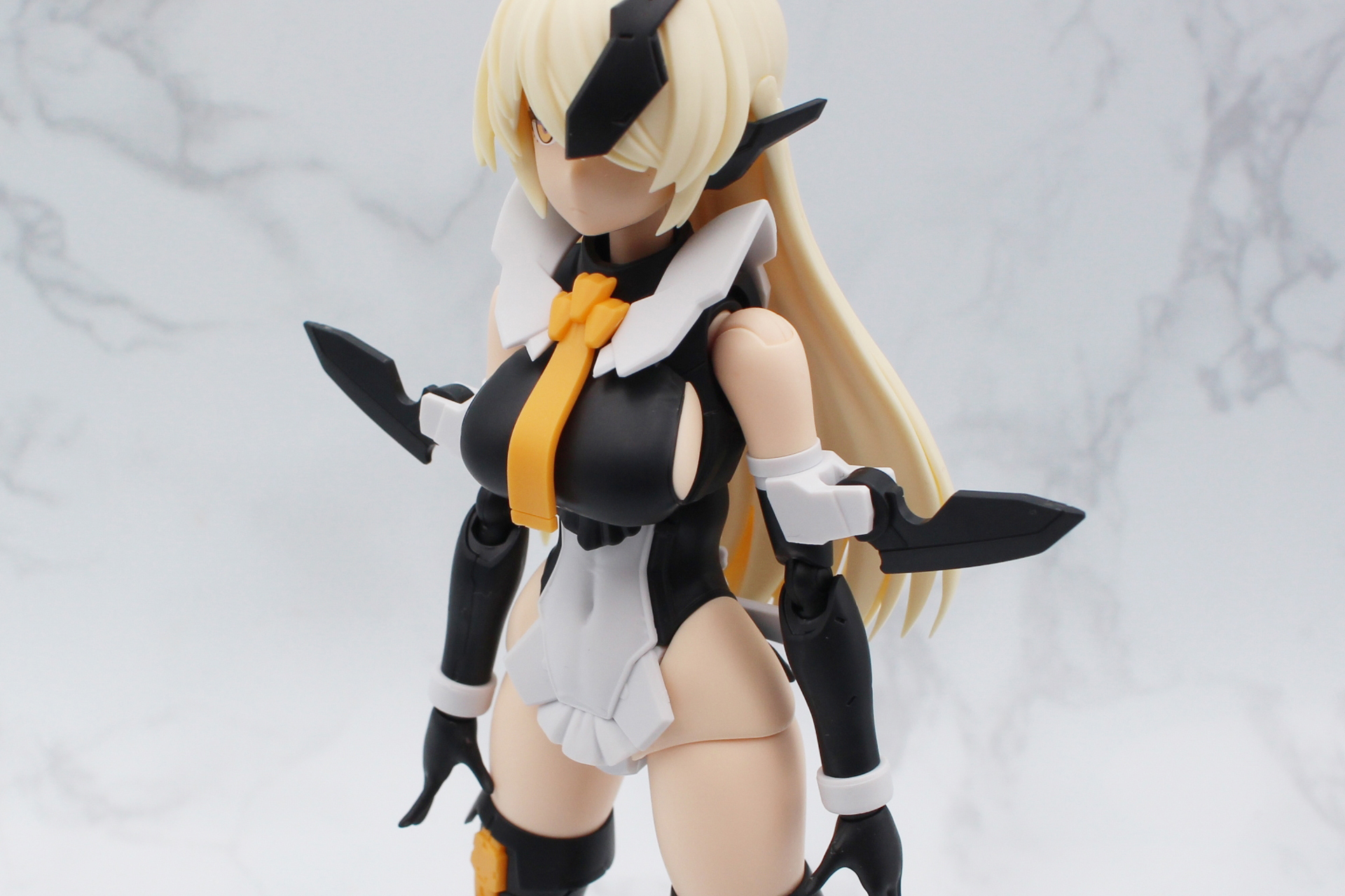 上腕の下側のリングとナイフを交換する