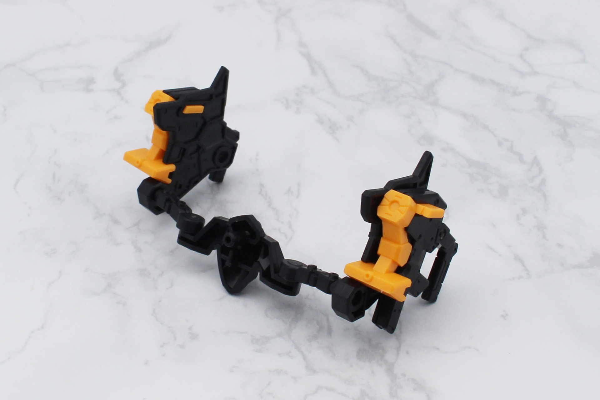 ホルダーの外側にハンドガンを取り付ける