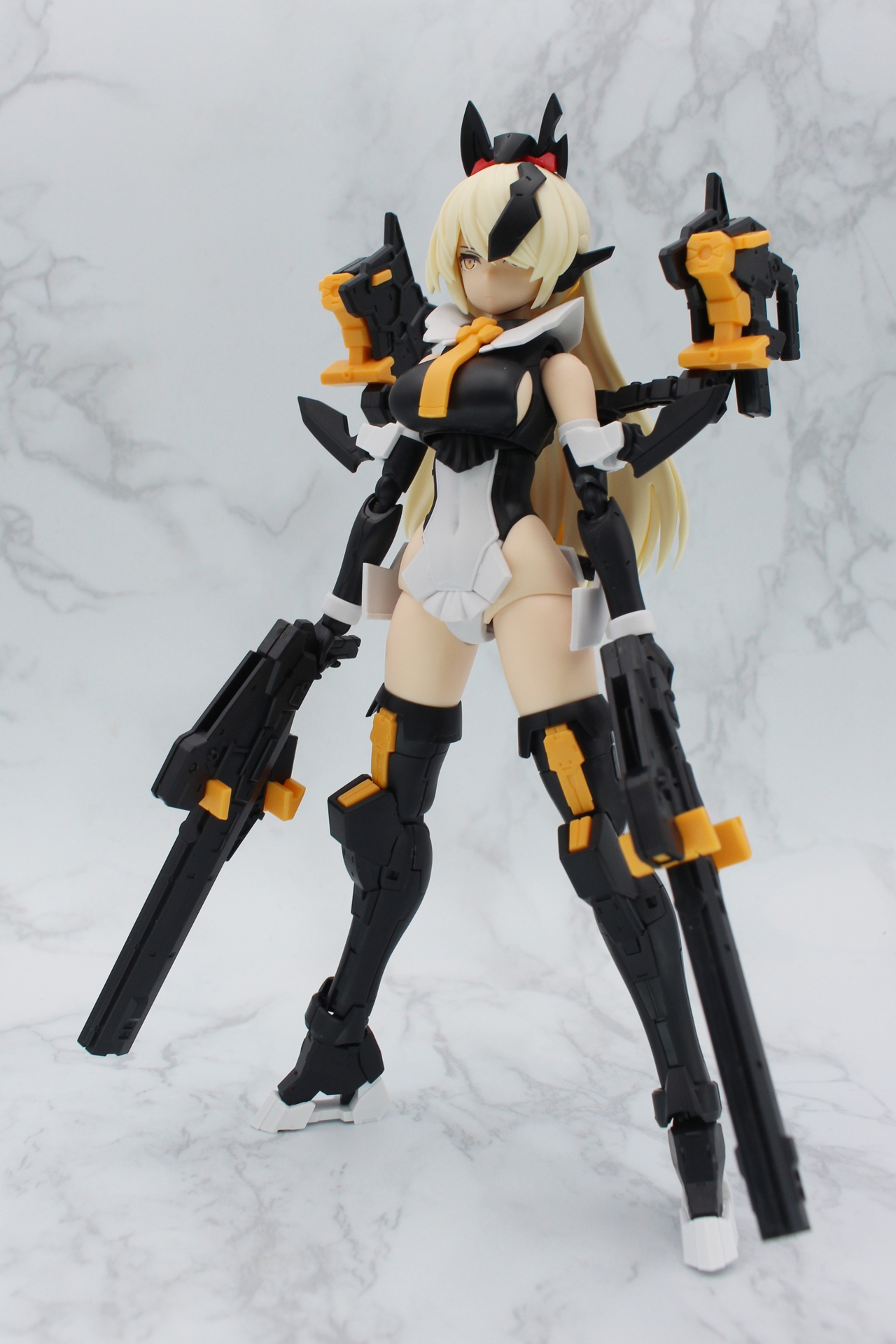 ライフルを持たせてフェローチェフォームが完成。長身なので長めのライフルも違和感なく装備できる