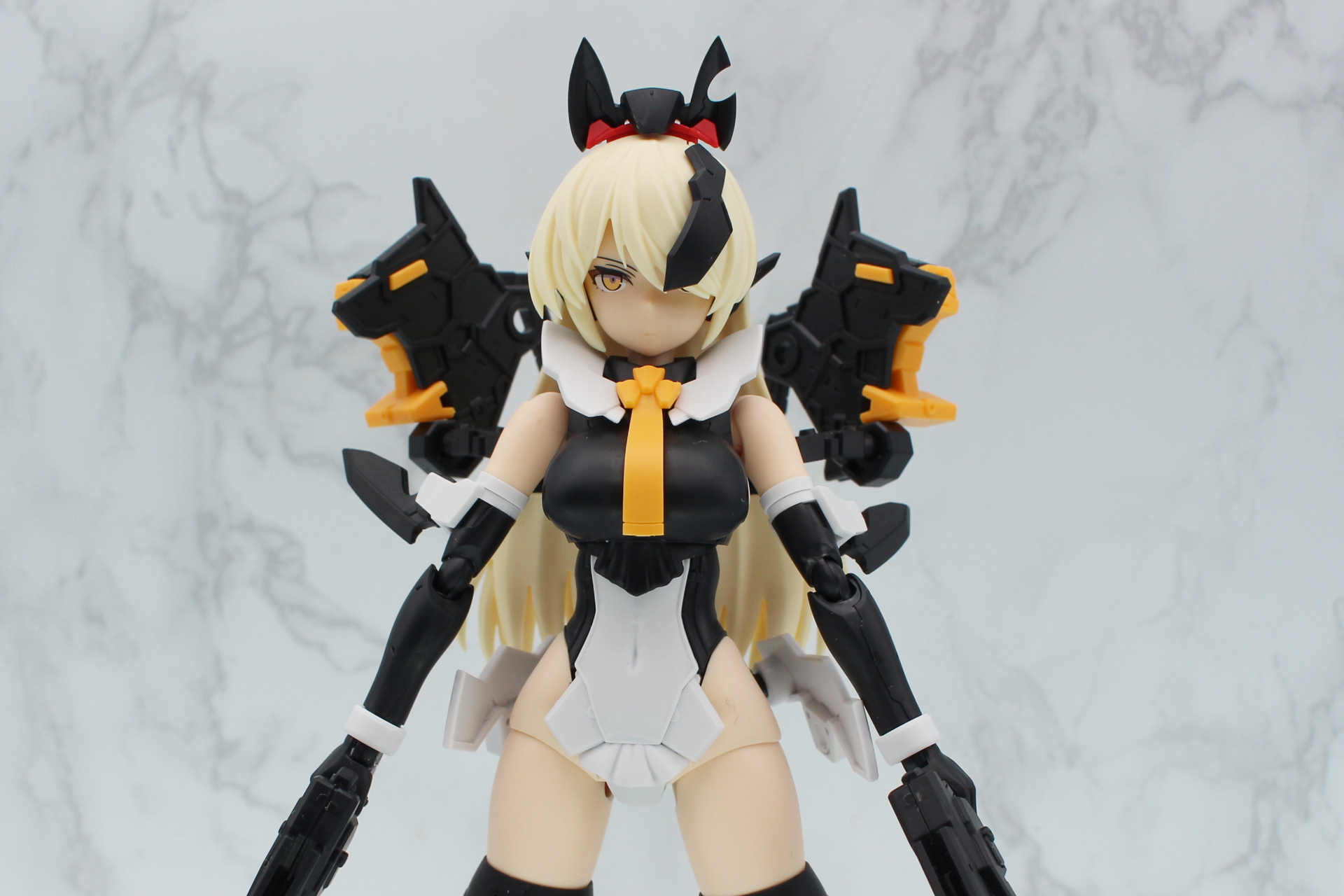 ハンドガンのホルダー部分を調整すると、ケルベロスらしさがあふれてくる