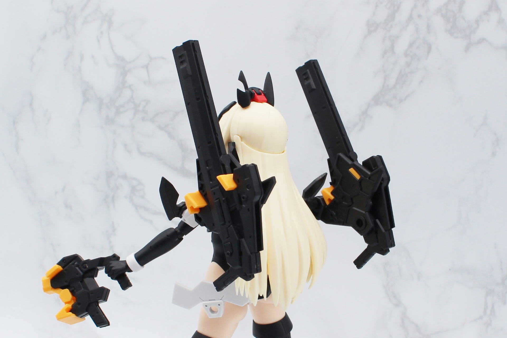 ホルダーに接続するパーツの形状が同じなので、ライフルも取り付けが可能