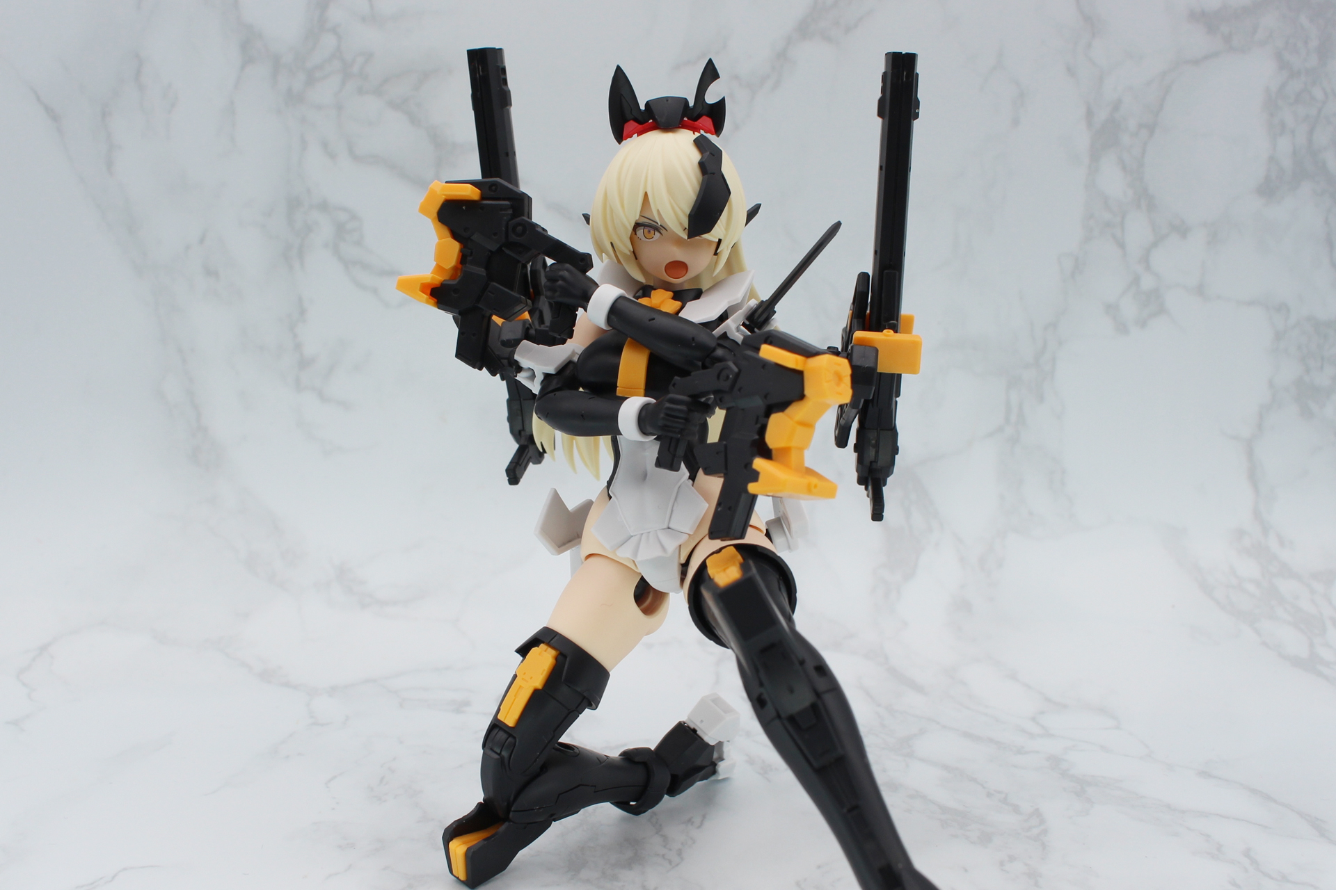 2丁装備のガンスリンガースタイルがよく似合う。ピンチ顔のフェイスパーツも活用したいところ