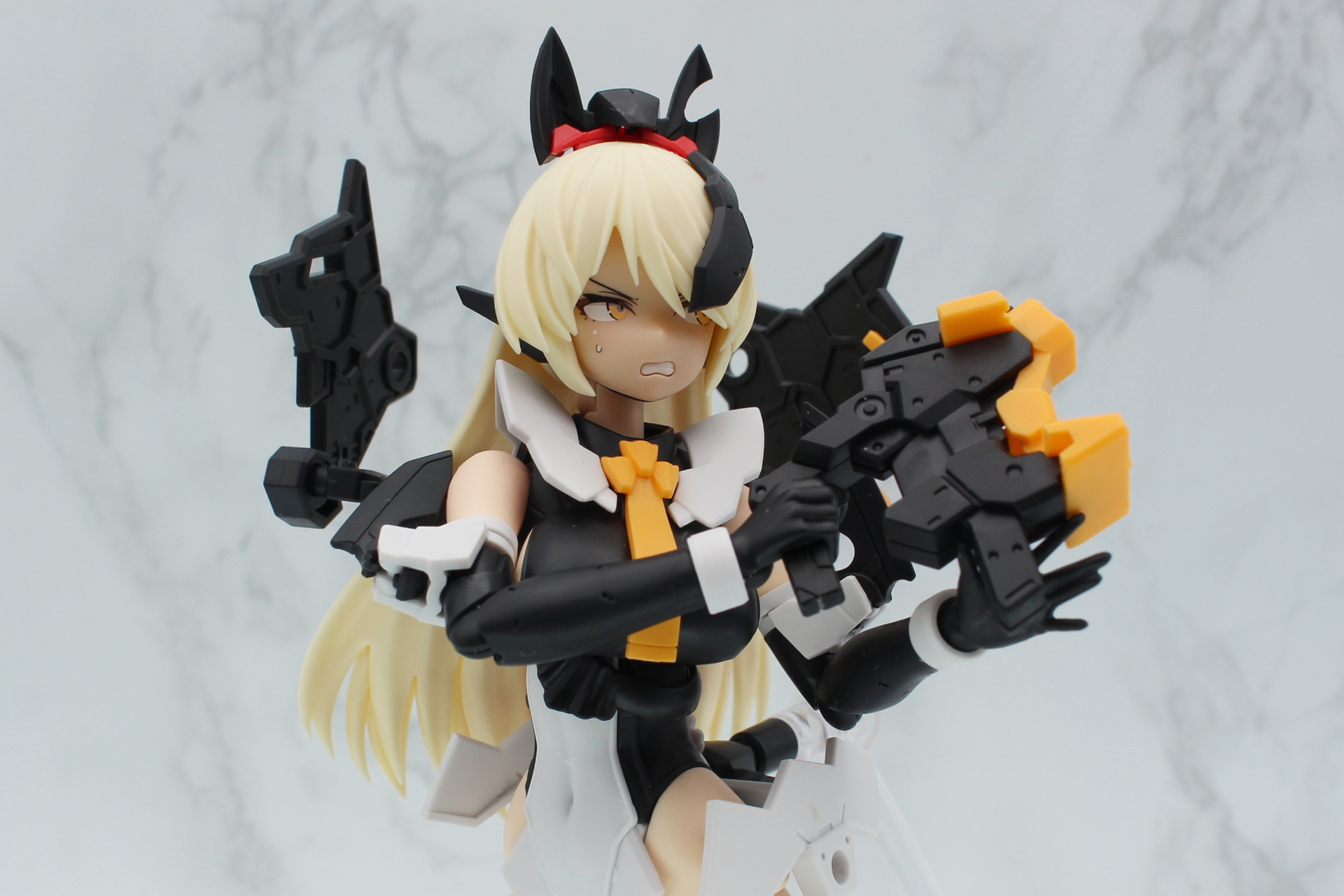 2丁装備のガンスリンガースタイルがよく似合う。ピンチ顔のフェイスパーツも活用したいところ