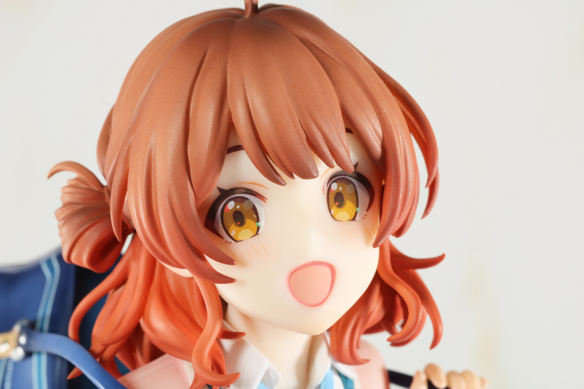 通常顔（左）と差分顔パーツ（右）