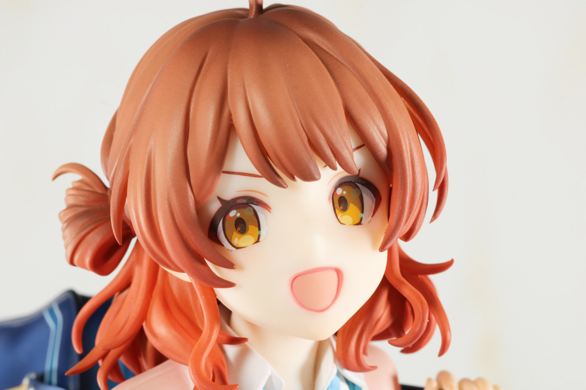 通常顔（左）と差分顔パーツ（右）