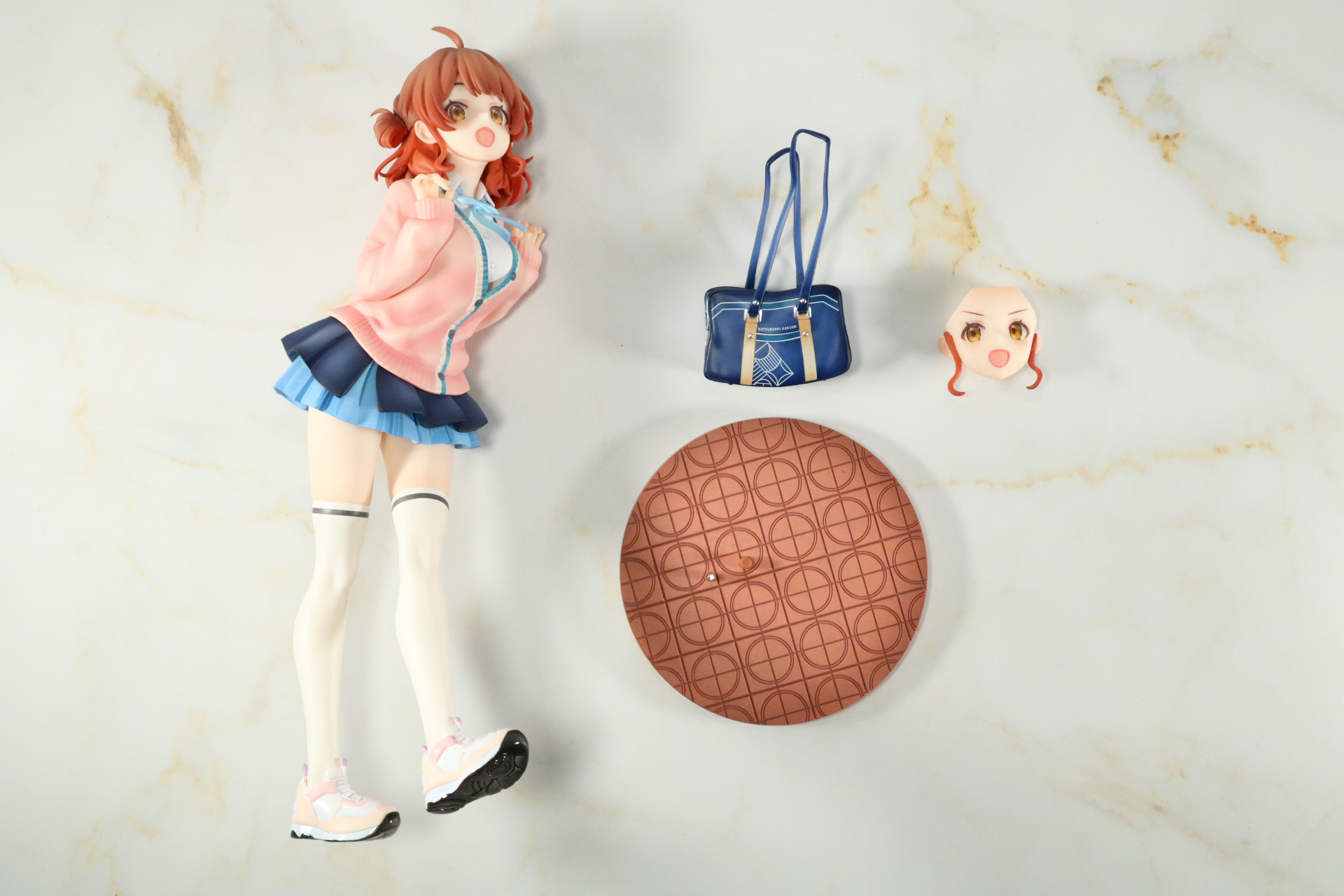 台座、フィギュア本体