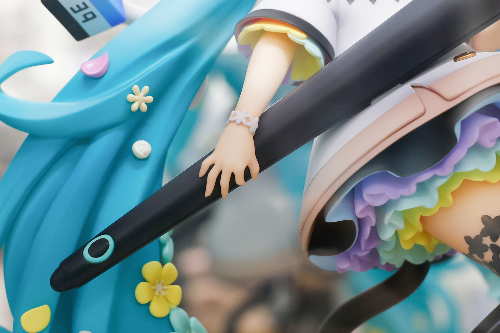 ペンの部分は電池で光るギミックが仕込まれている