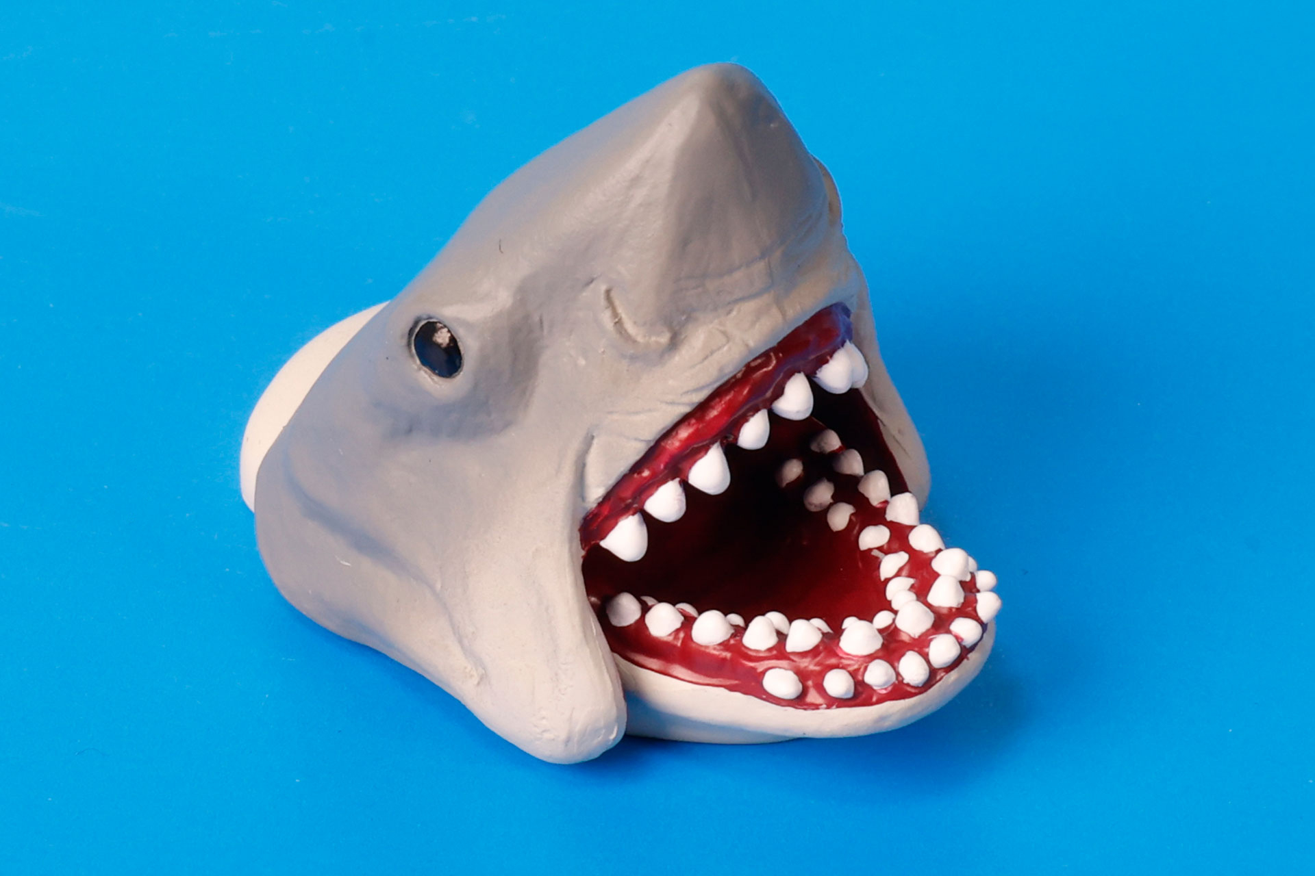 鋭い顎が『JAWS』シリーズの魅力だ