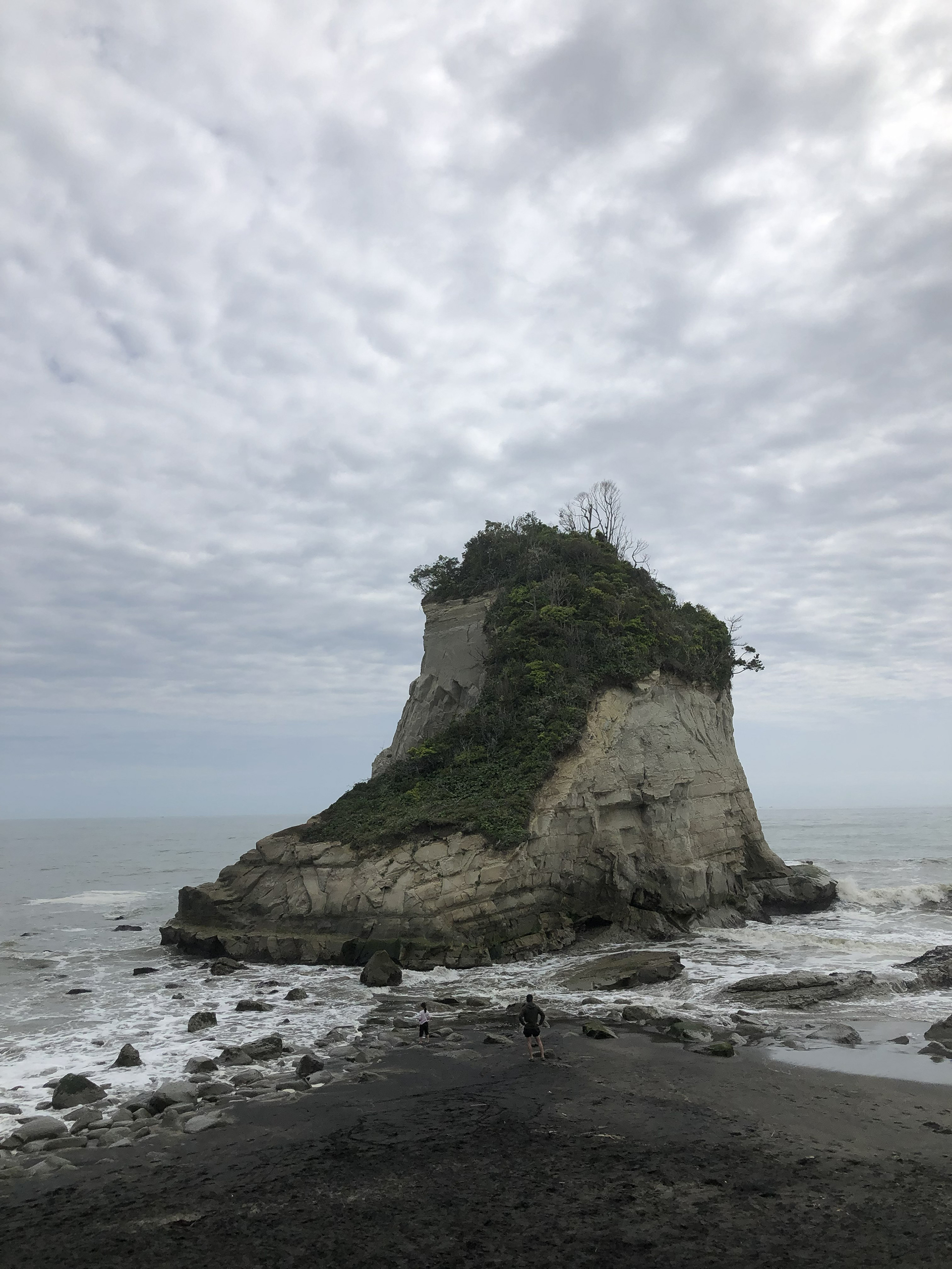 2019年の夫婦岩。冒頭に紹介した状況から、この頃すでに砂浜からは島に行くのが難しくなっている