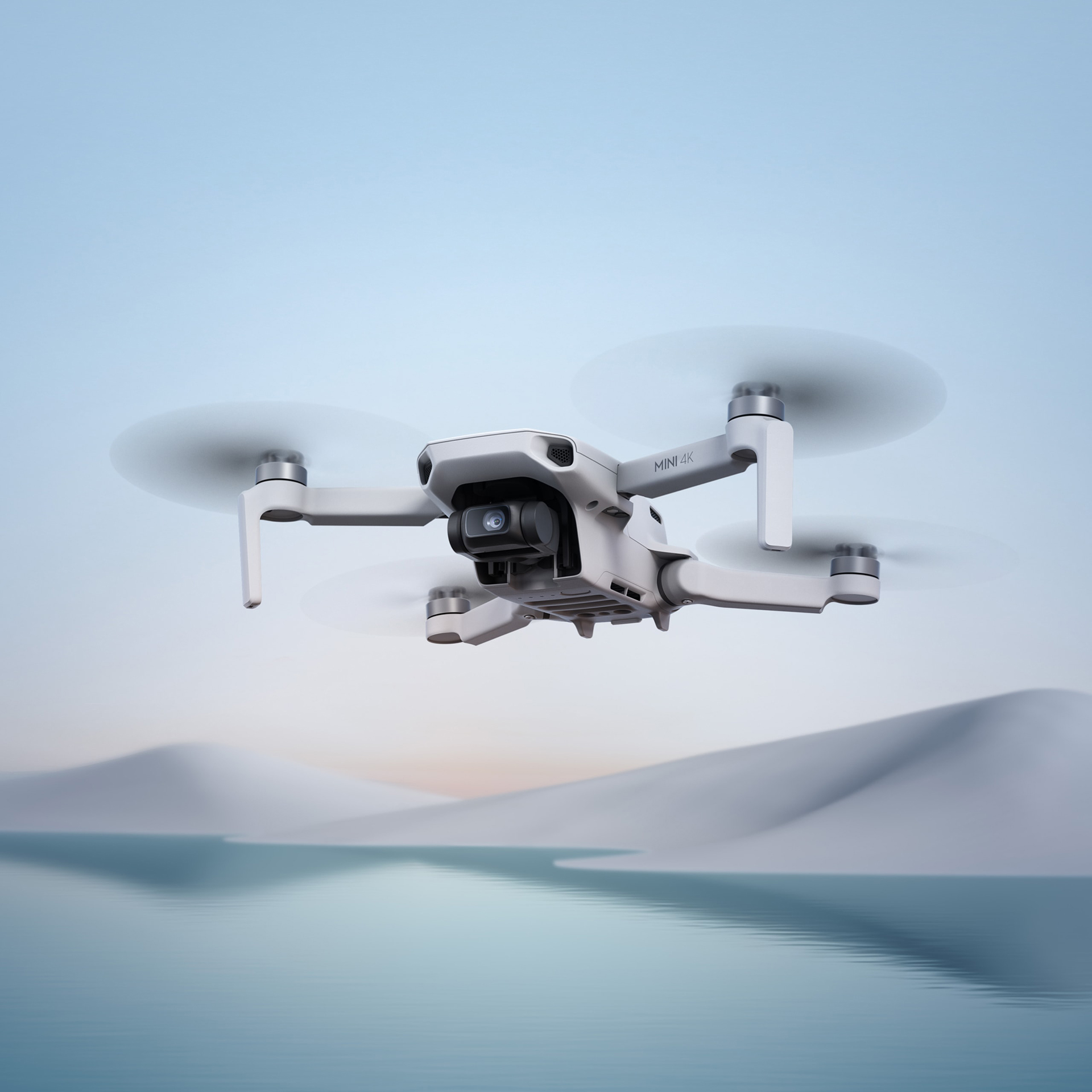 こちらは後継機の「DJI Mini 4K」。「2 SE」と変わらない飛行性能に加え、4K撮影が可能だ。これから買うならこちらがオススメ