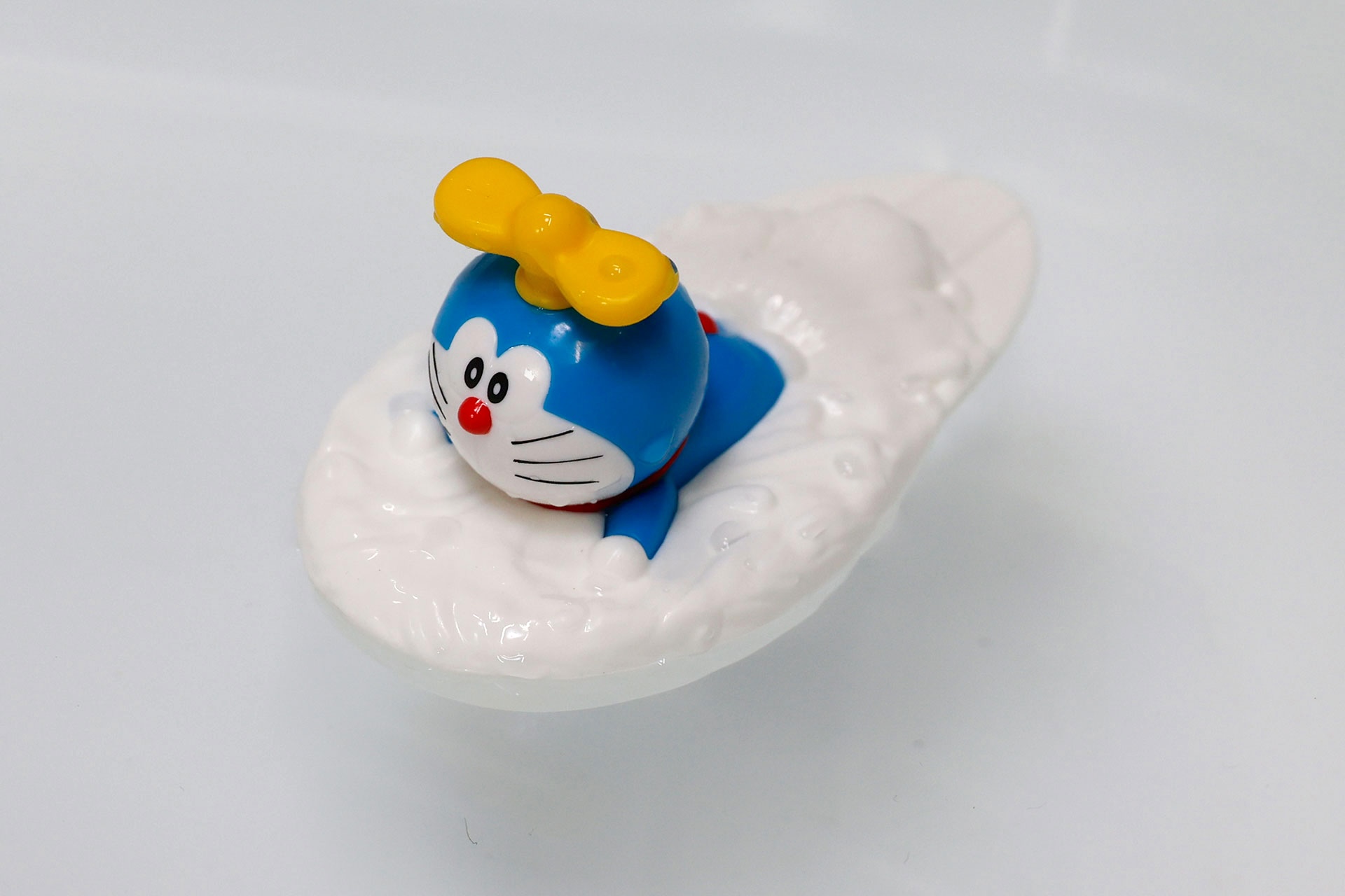 まずは水に浮かべてみよう
