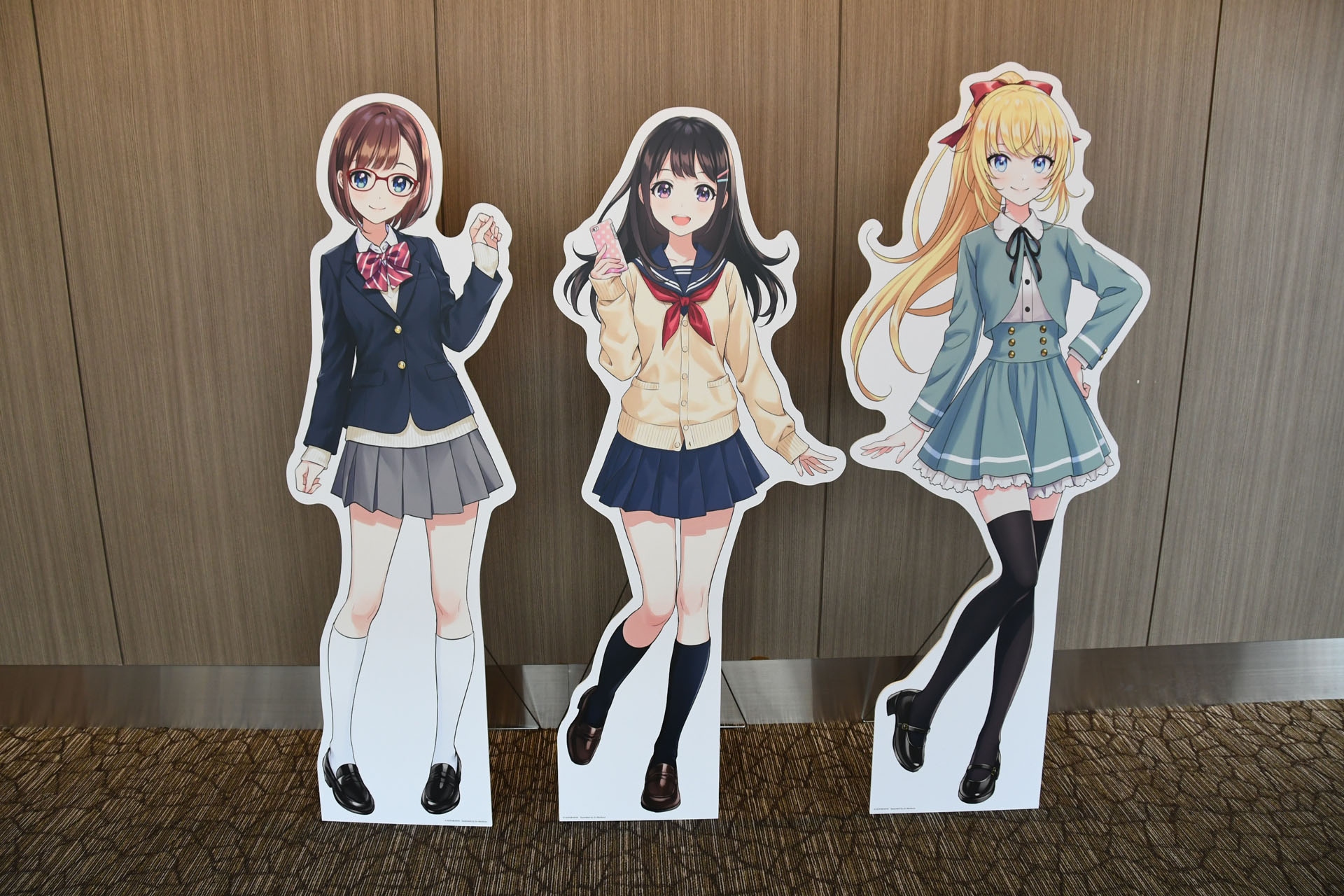様々なキャラクターの等身大パネル