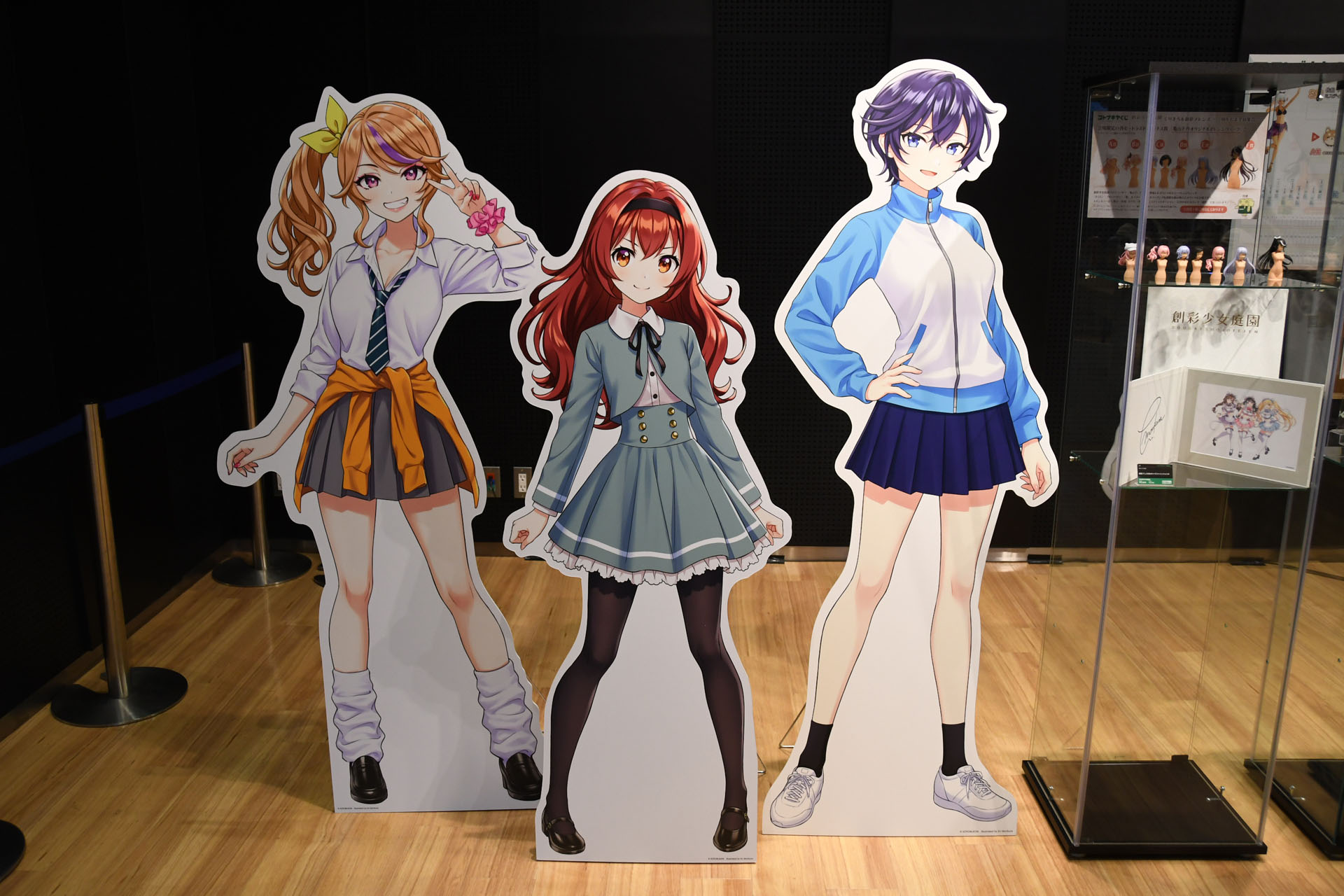 様々なキャラクターの等身大パネル