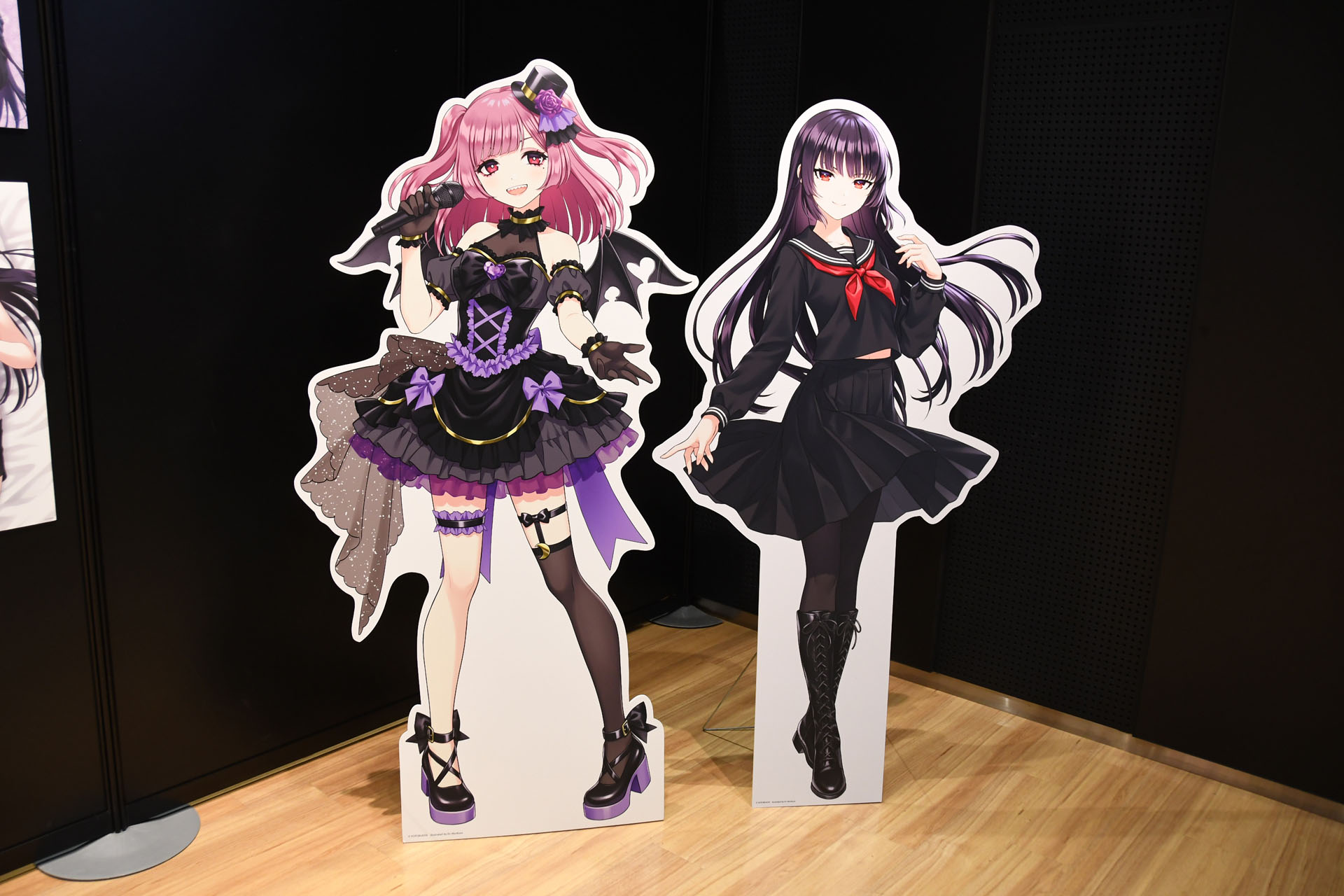 様々なキャラクターの等身大パネル