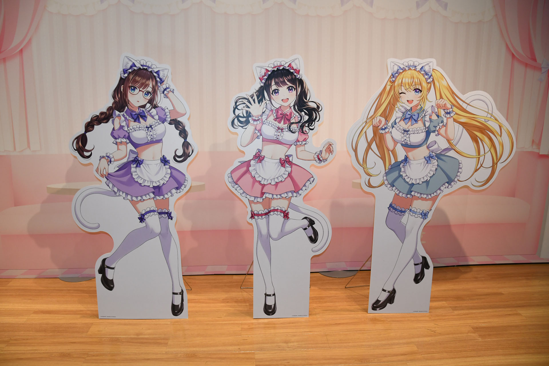本イベントのテーマである学園祭で、メイド喫茶の衣装に身を包んだ姿も