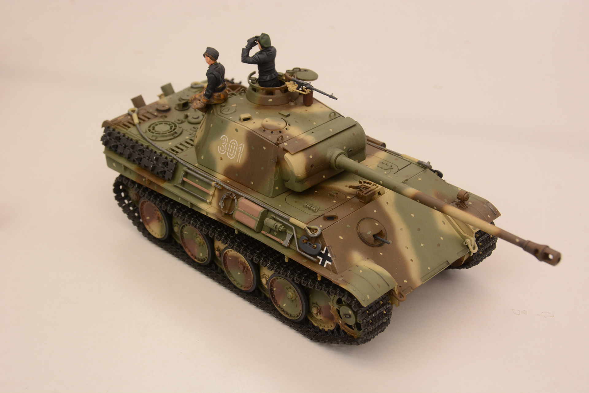「1/35RC ドイツ戦車 パンサーG 後期型 (専用プロポ付き)」はRCとしての走行性能だけでなく、非常に繊細な造形を実現している商品だ
