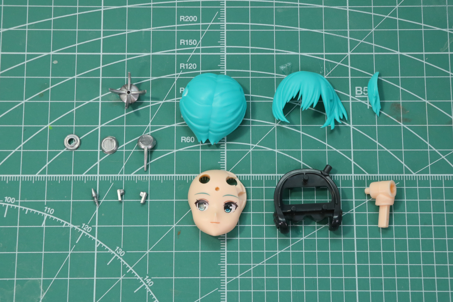 頭部の組み立て